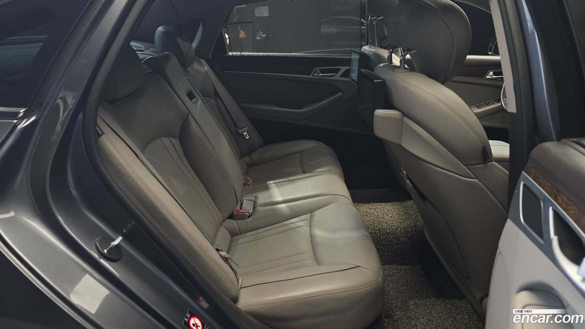 Main__Slider__Photo:Genesis Hyundai 2014.1-11