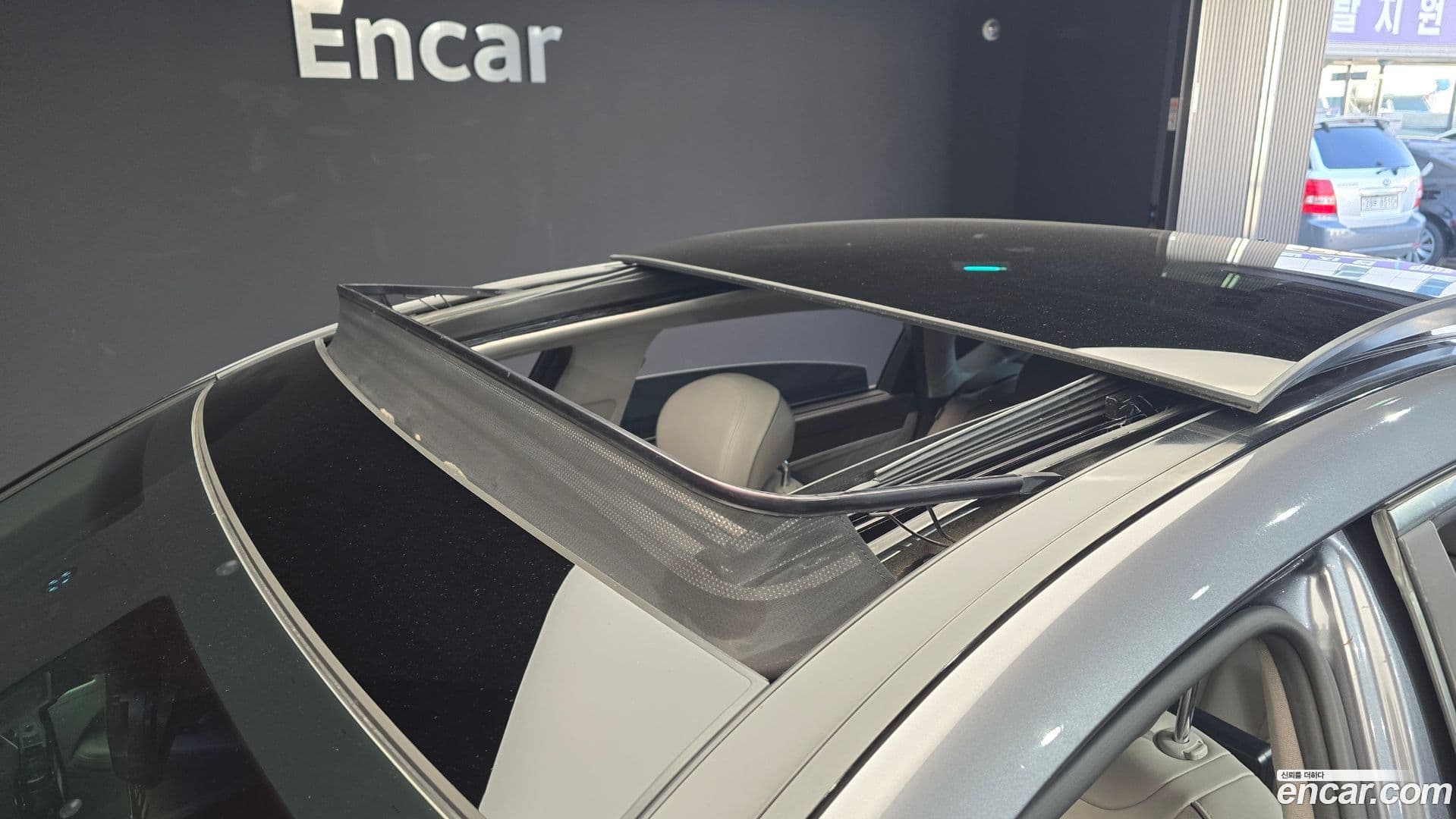 Main__Slider__Photo:Genesis Hyundai 2014.1-18