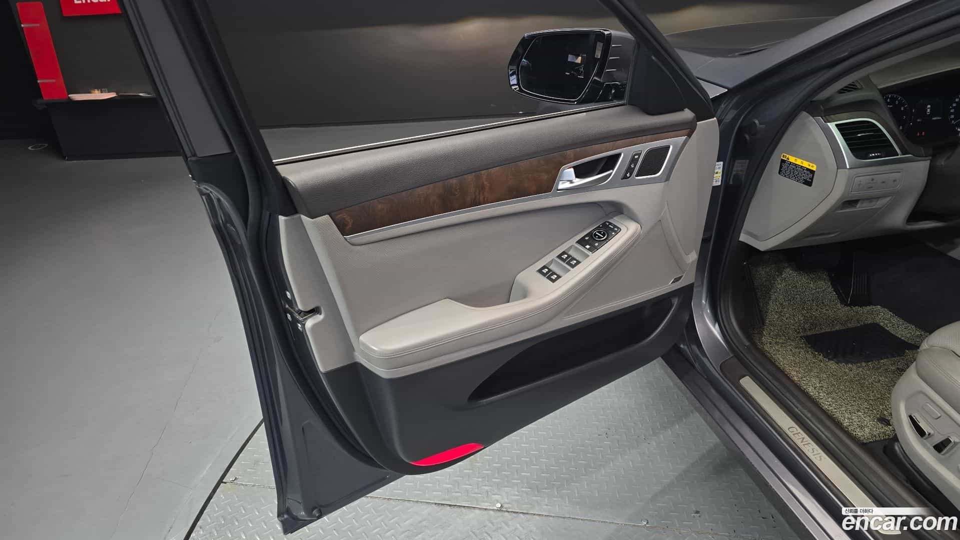 Genesis Hyundai 2014.1-INNER-034