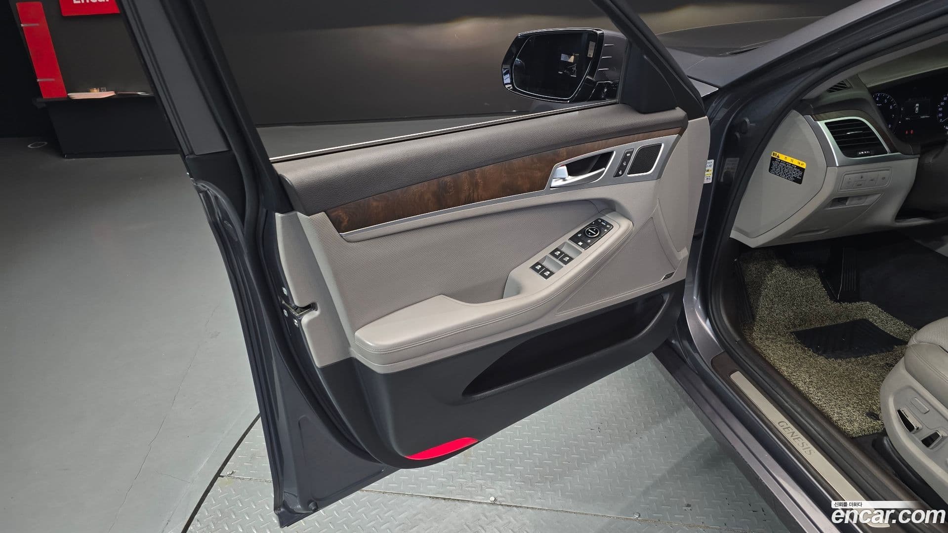 Main__Slider__Photo:Genesis Hyundai 2014.1-23