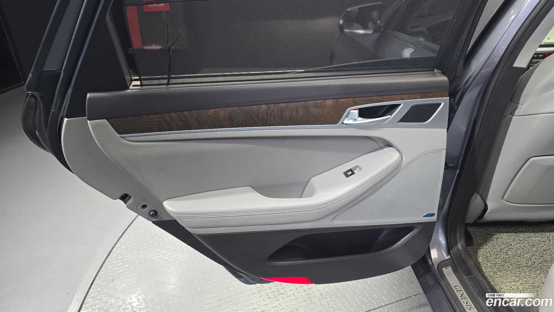 Genesis Hyundai 2014.1-INNER-035