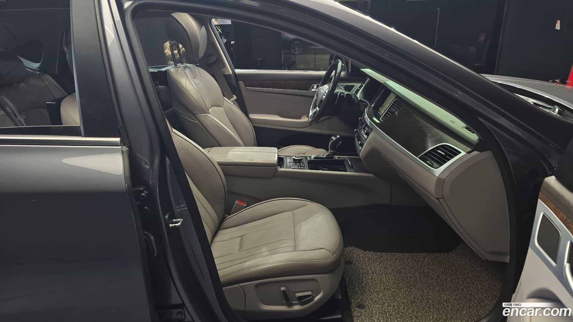 Genesis Hyundai 2014.1-INNER-036
