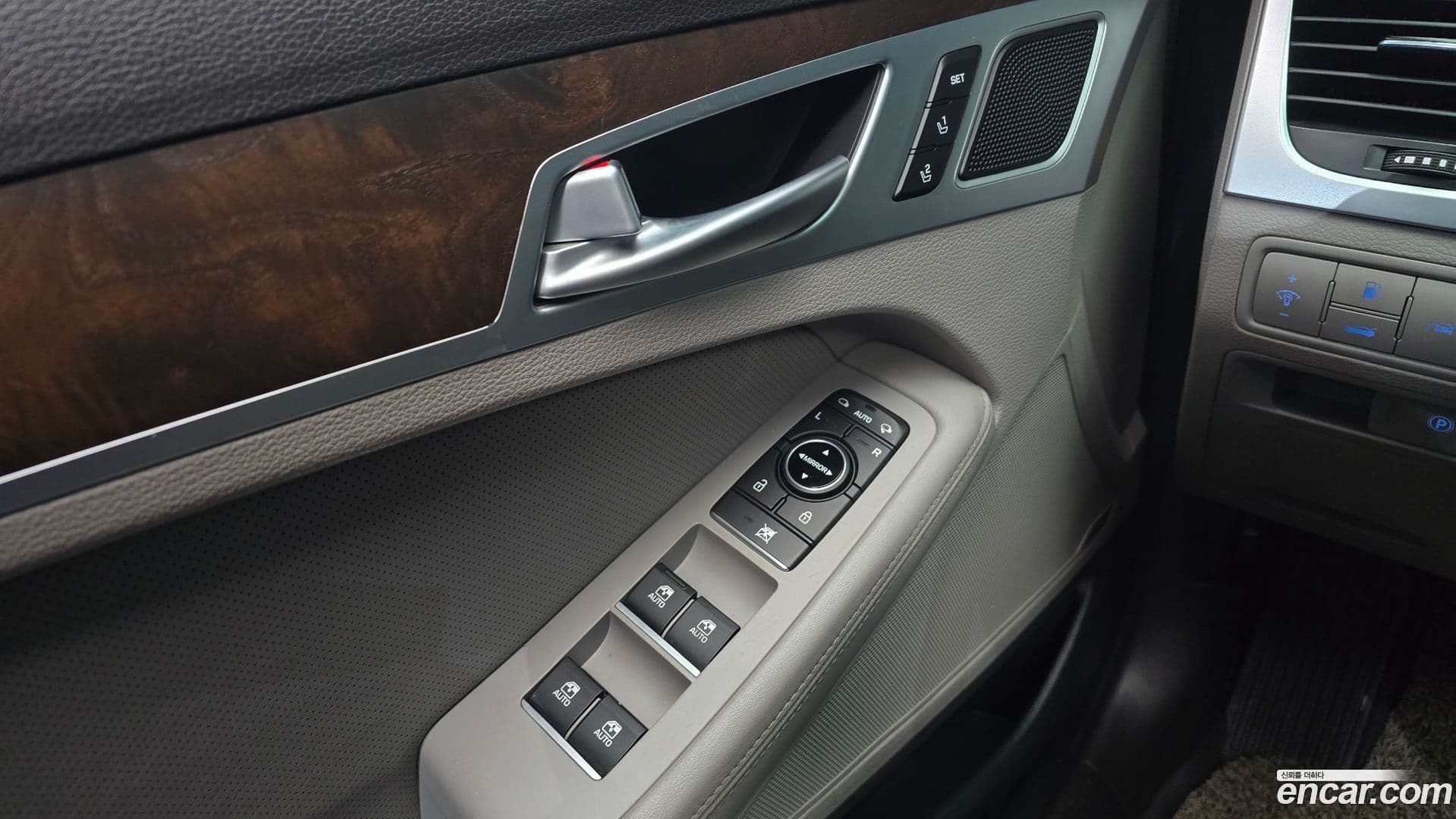 Main__Slider__Photo:Genesis Hyundai 2014.1-26