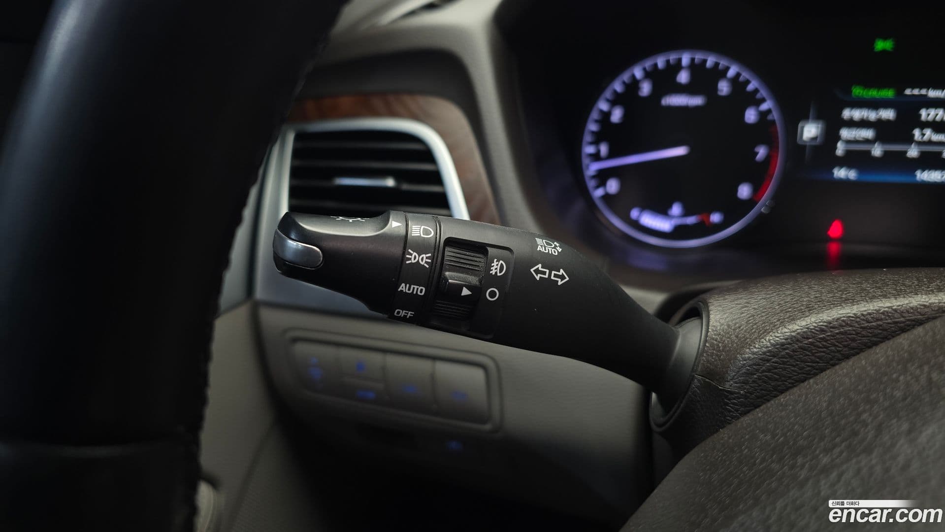 Main__Slider__Photo:Genesis Hyundai 2014.1-27