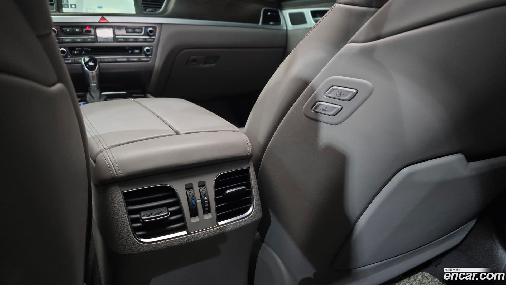 Main__Slider__Photo:Genesis Hyundai 2014.1-29