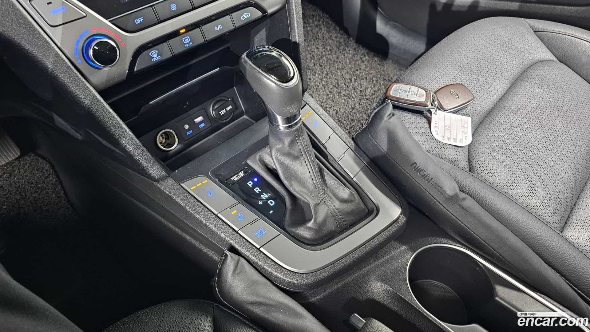 AVANTE Hyundai 2016.3-INNER-009