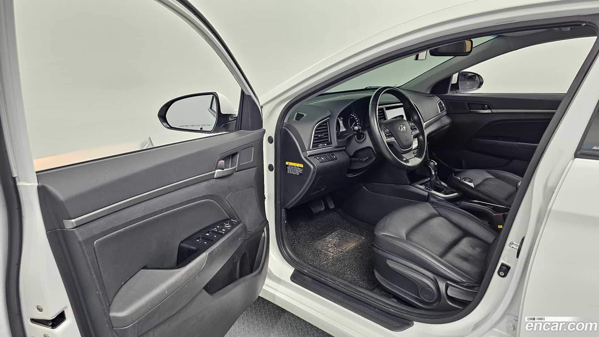 AVANTE Hyundai 2016.3-INNER-010