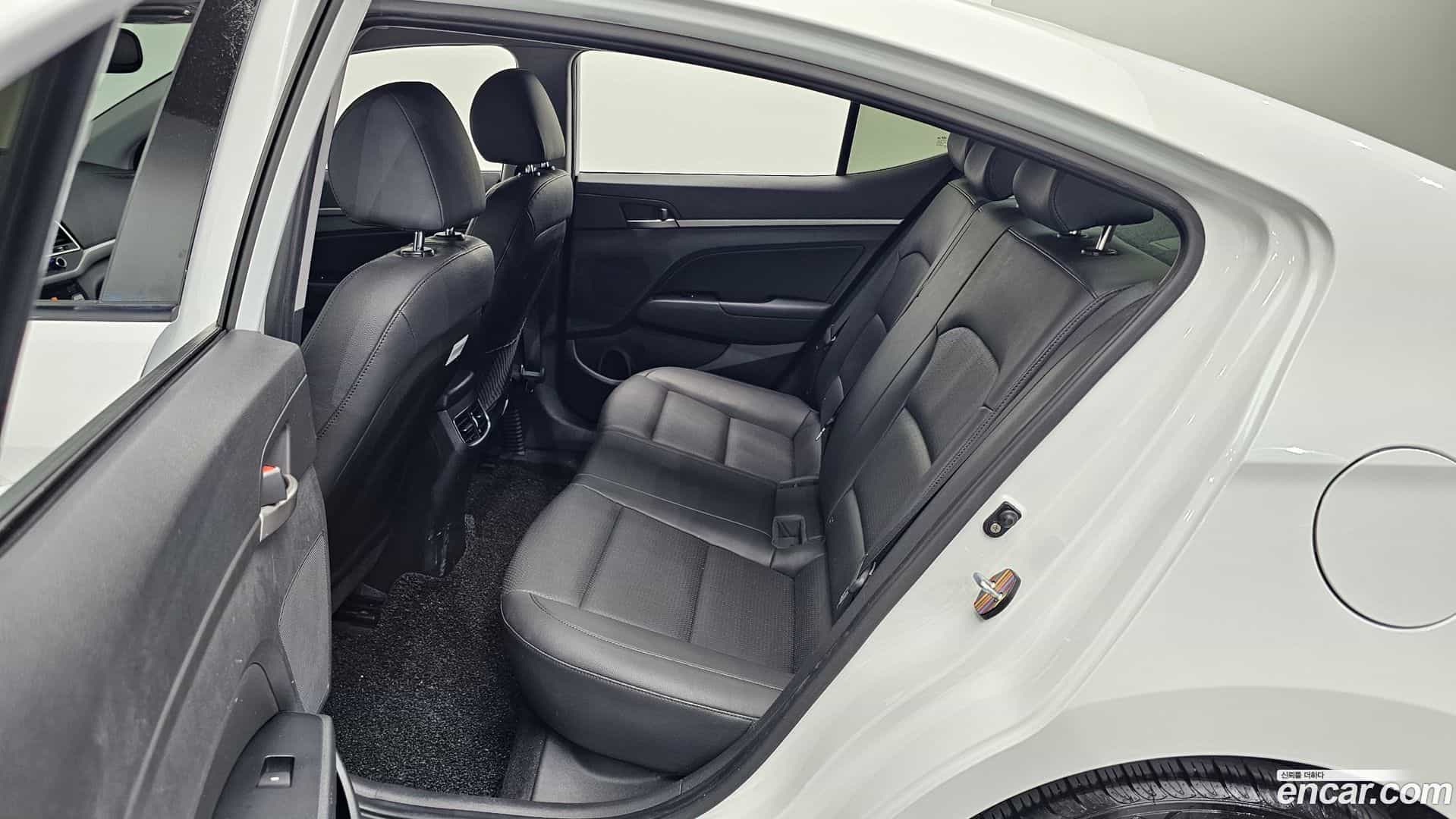 AVANTE Hyundai 2016.3-OPTION-015