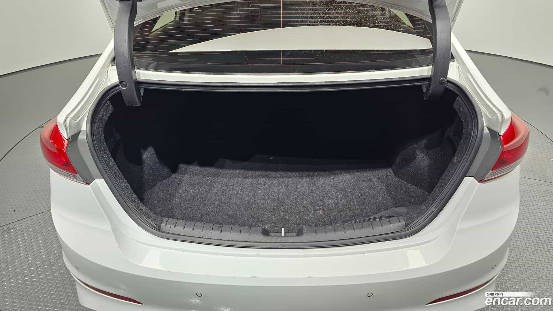 AVANTE Hyundai 2016.3-OPTION-022