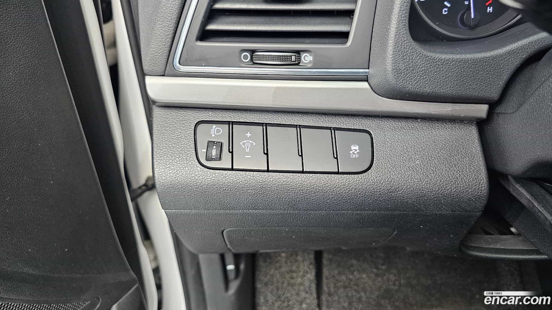 AVANTE Hyundai 2016.3-OPTION-024