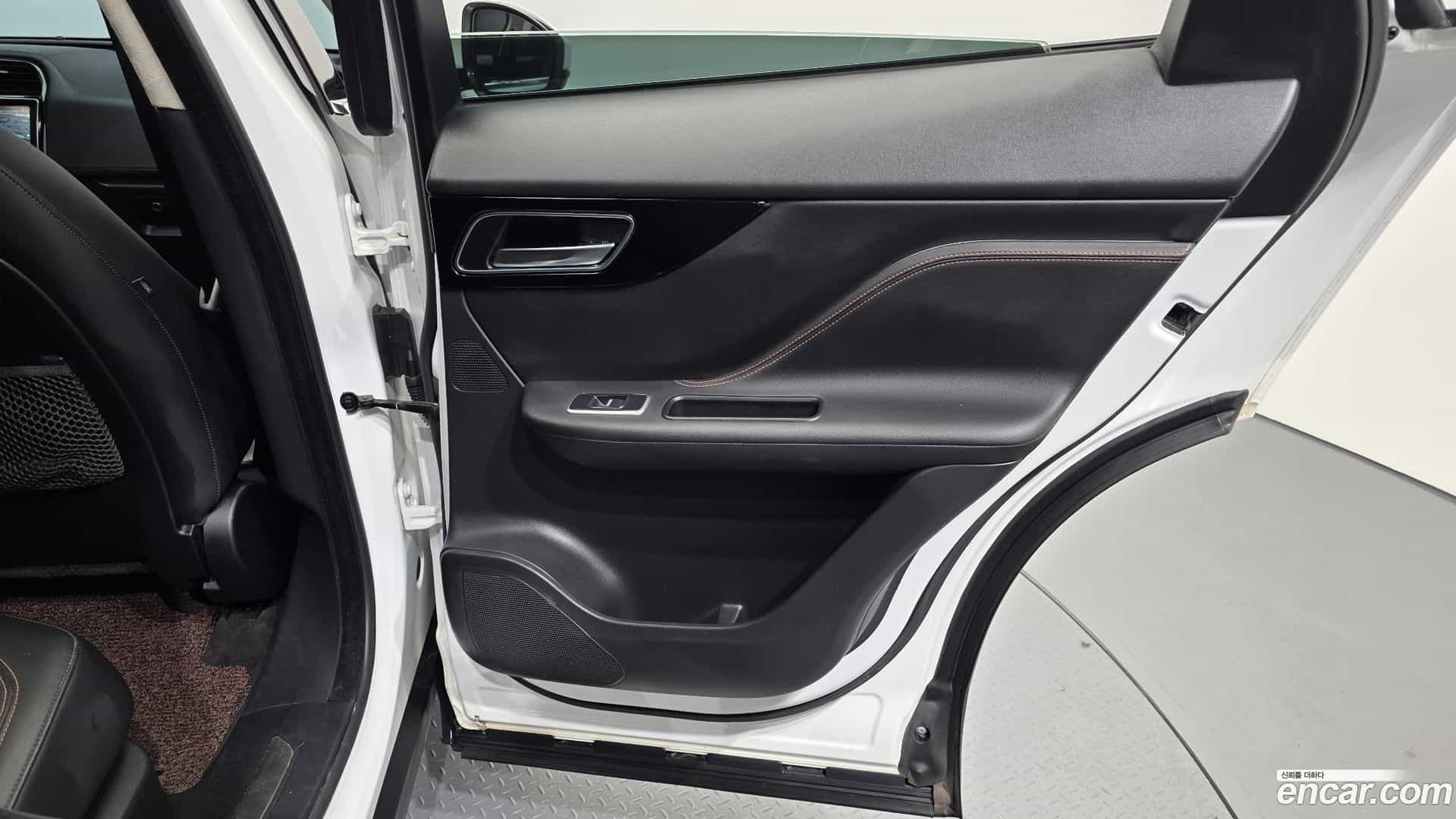 F-PACE Jaguar 2019.2-OPTION-040