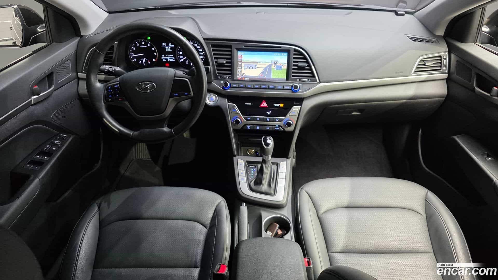 AVANTE Hyundai 2016.2-INNER-007