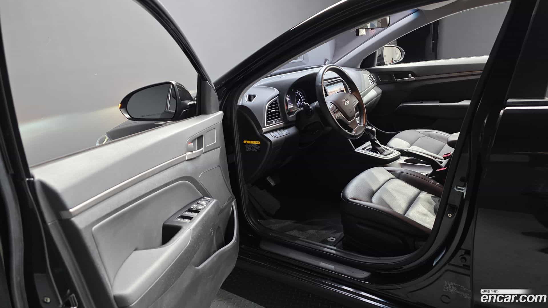 AVANTE Hyundai 2016.2-INNER-010