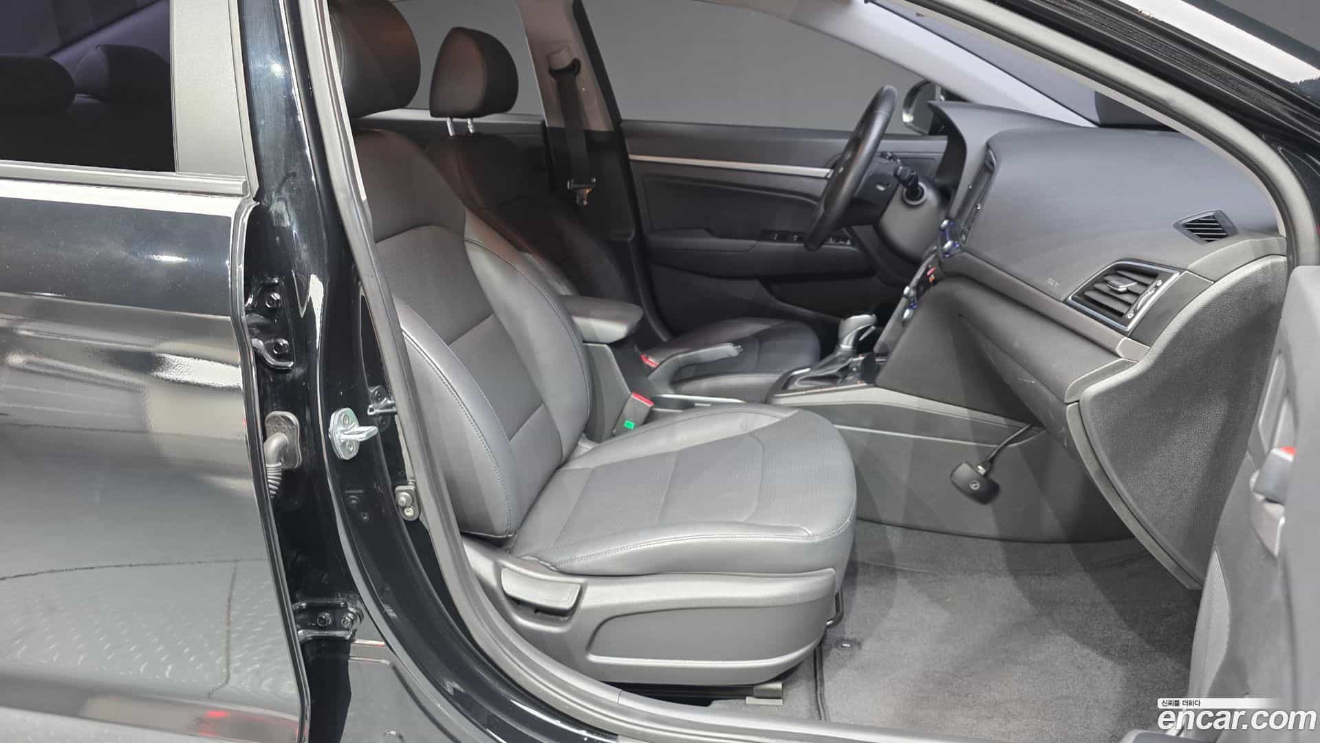 AVANTE Hyundai 2016.2-OPTION-015