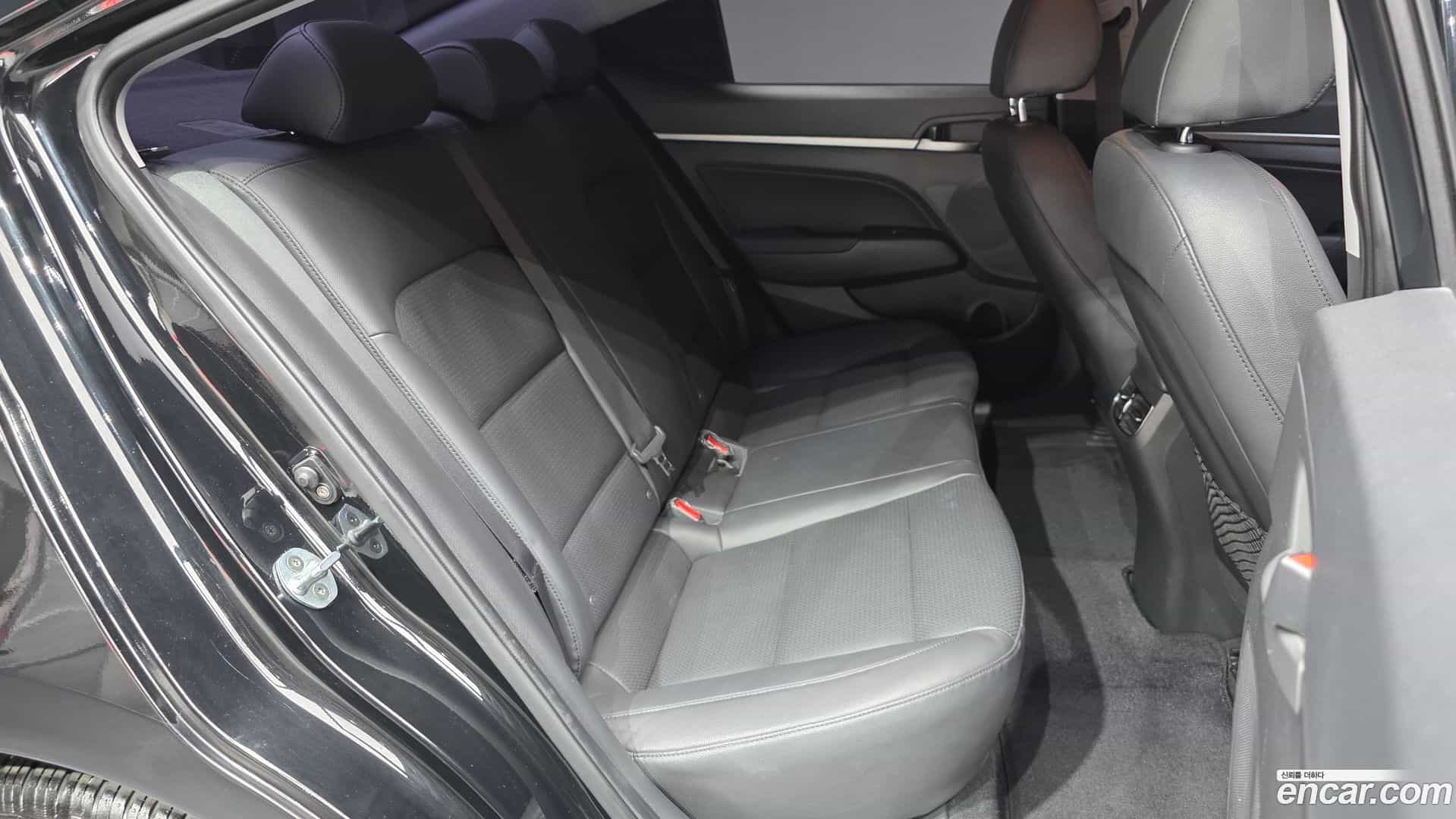 AVANTE Hyundai 2016.2-OPTION-016