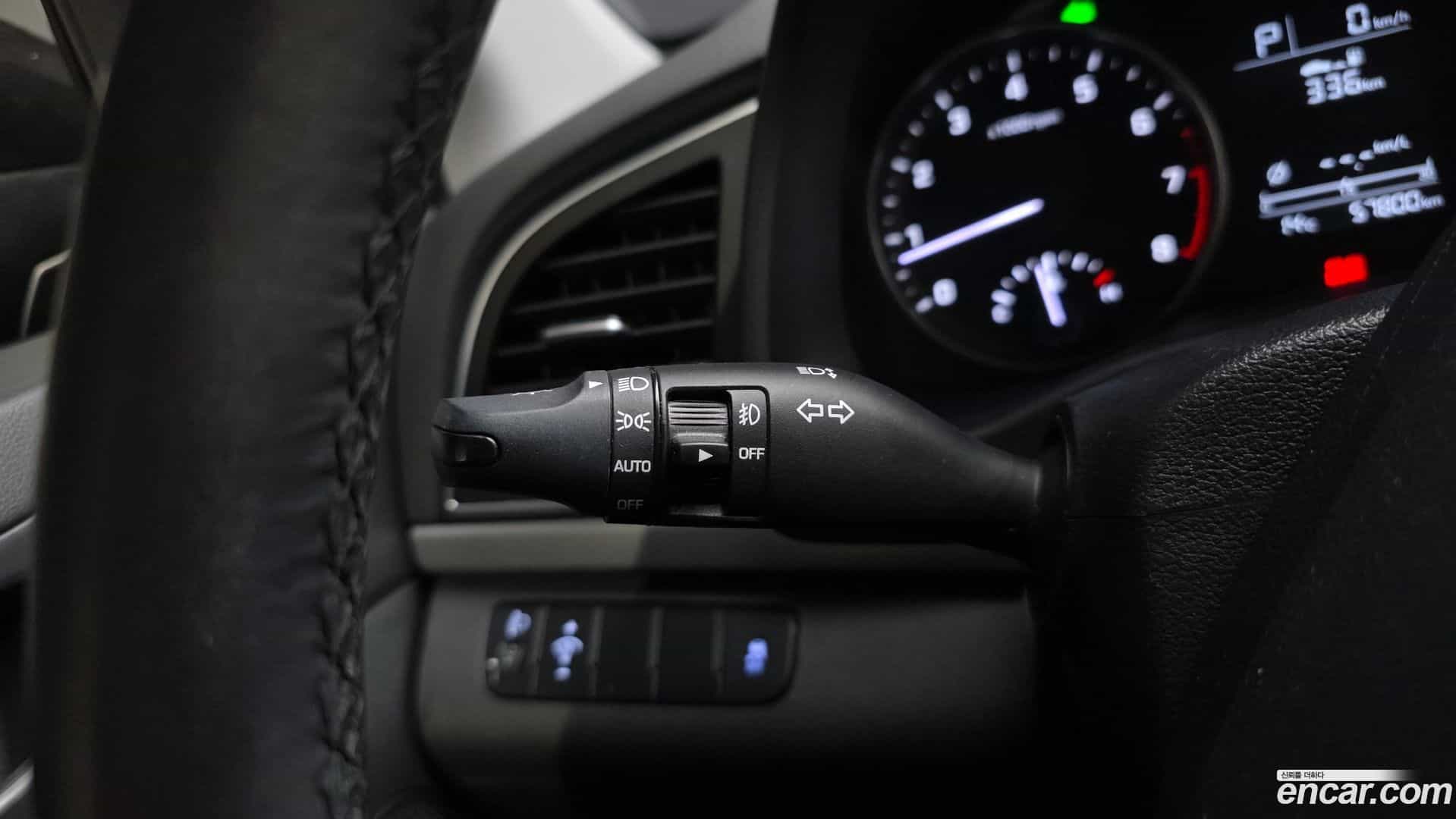 AVANTE Hyundai 2016.2-OPTION-022