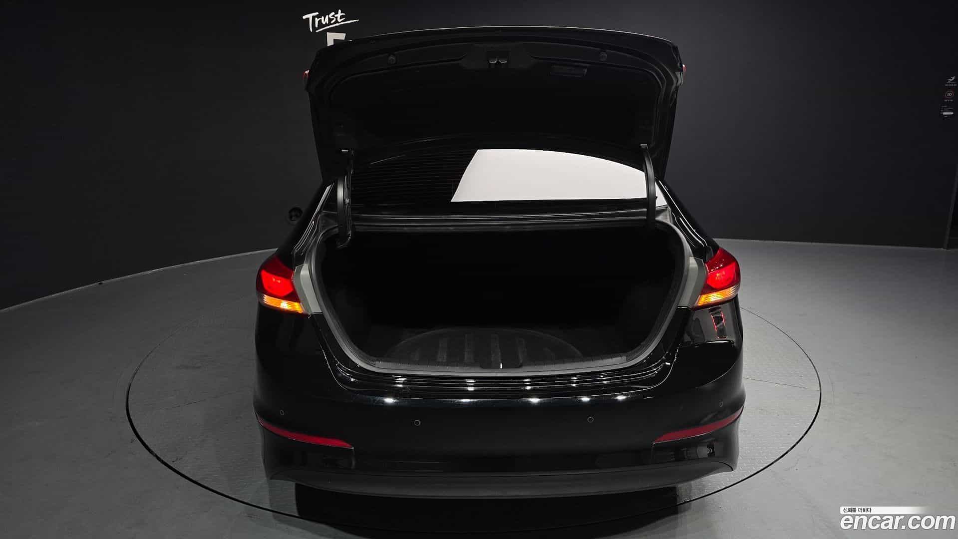 AVANTE Hyundai 2016.2-OPTION-024
