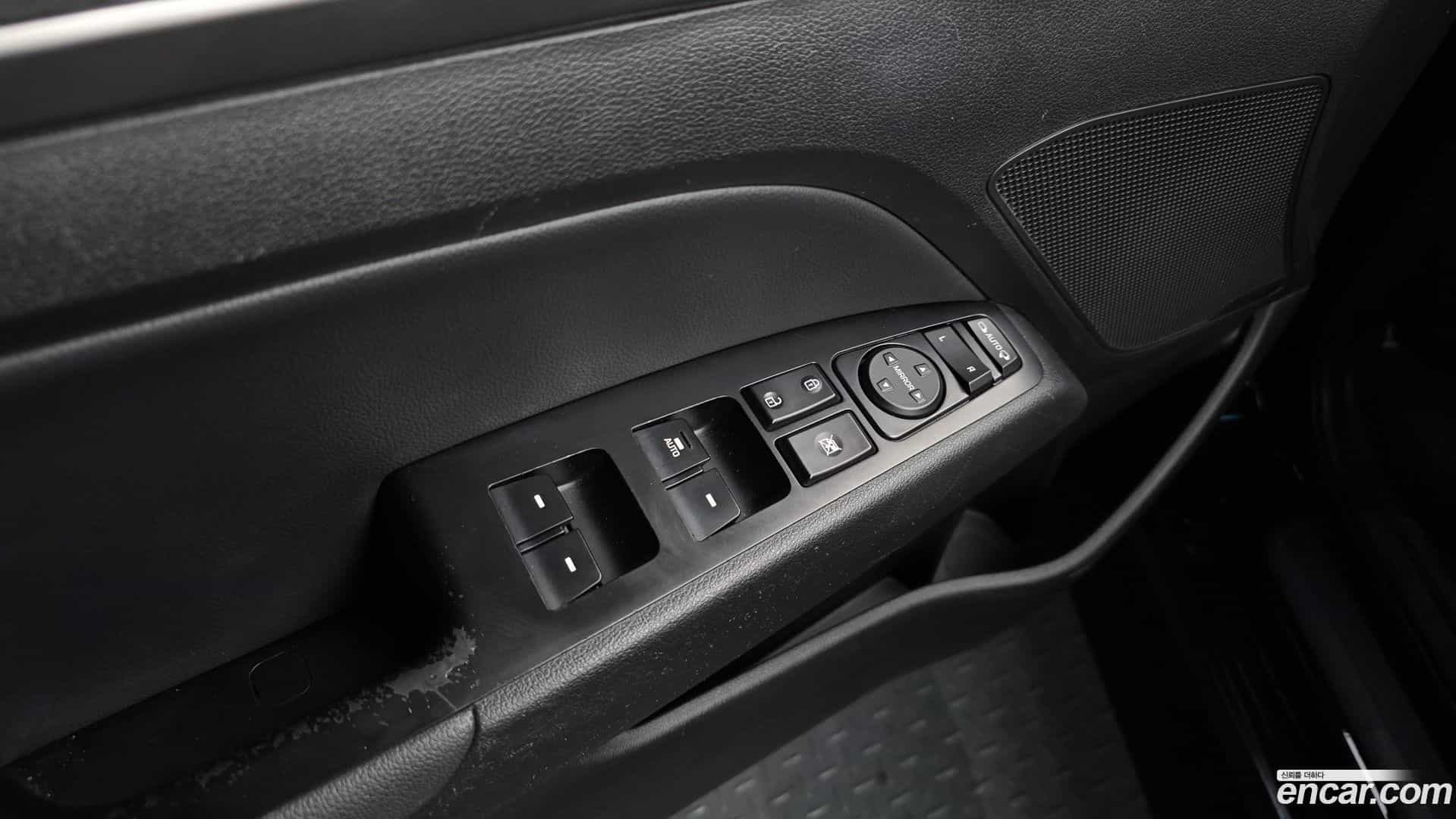AVANTE Hyundai 2016.2-OPTION-046
