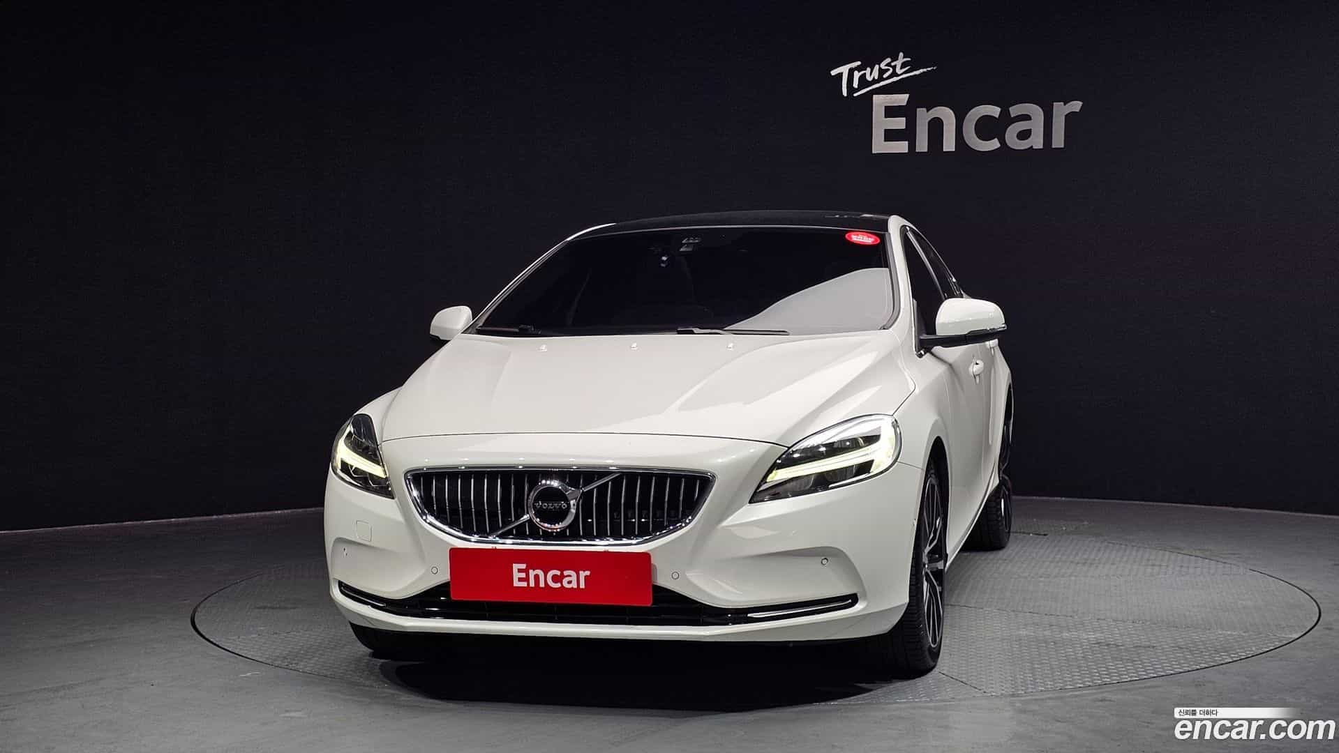 V40 Volvo 2018.4-OUTER-003