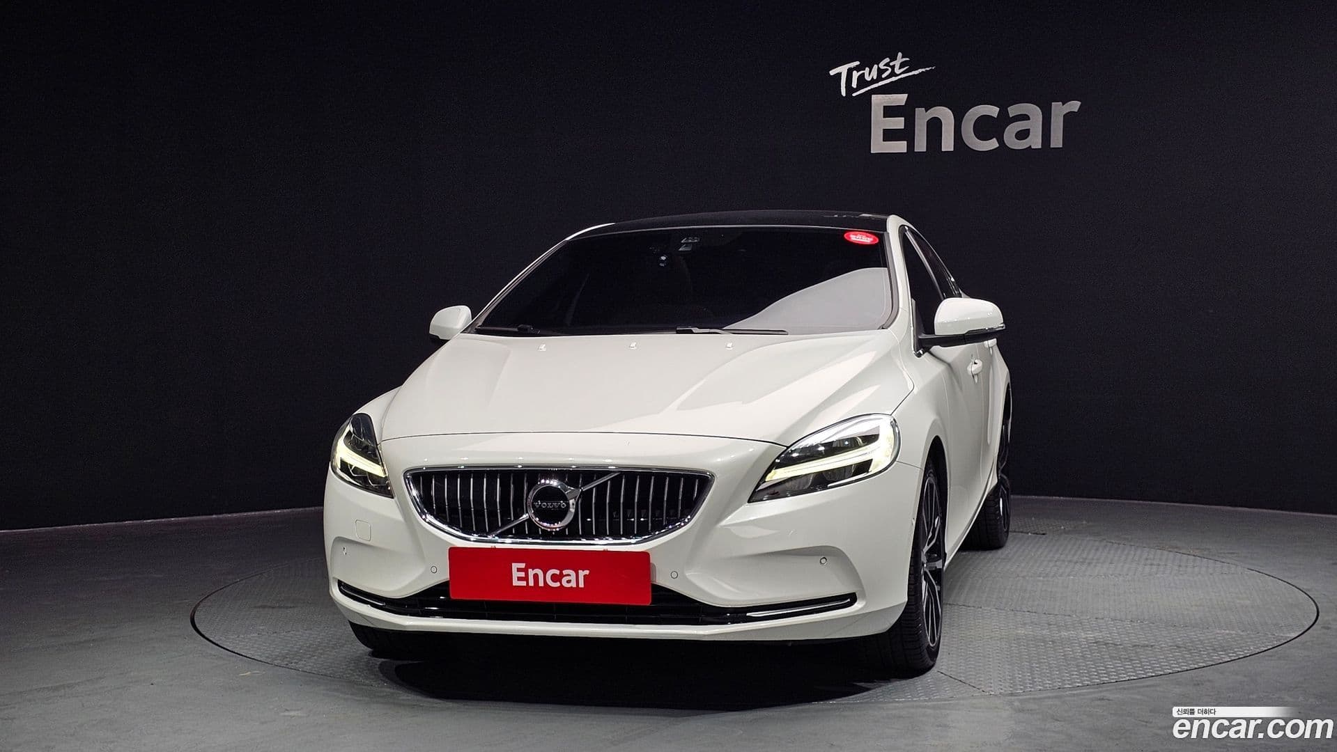 Main__Slider__Photo:V40 Volvo 2018.4-2