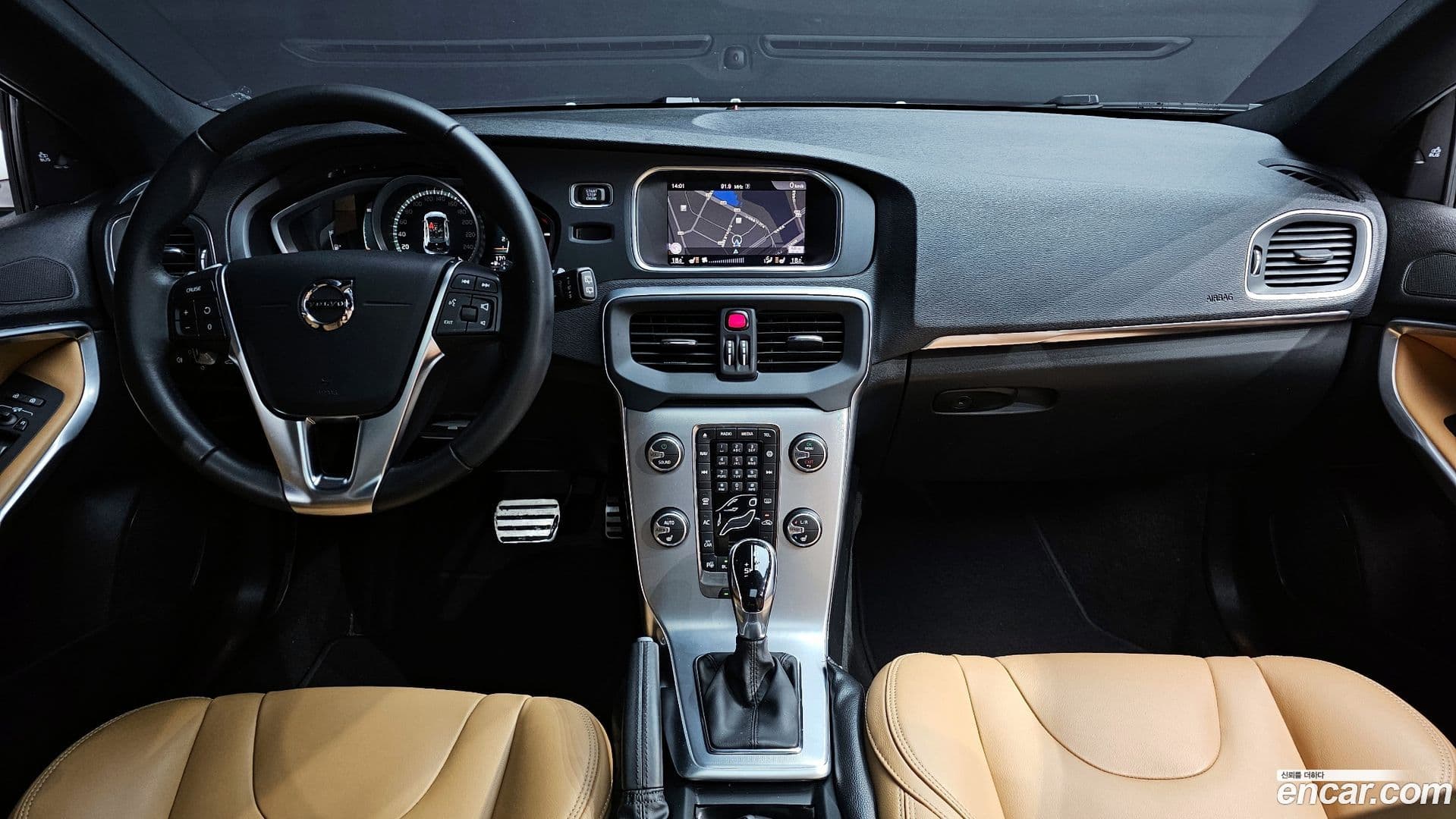 Main__Slider__Photo:V40 Volvo 2018.4-6