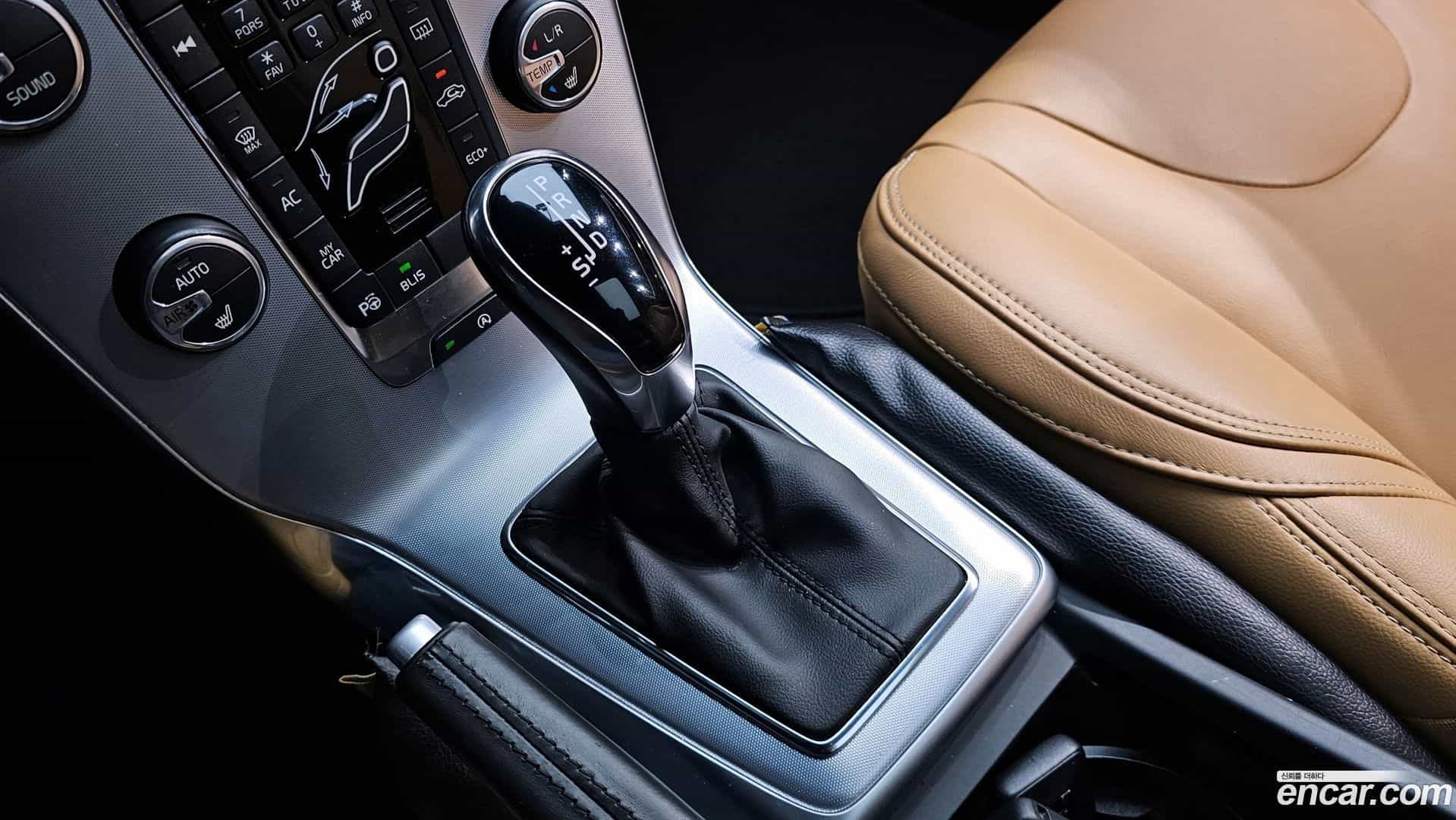 V40 Volvo 2018.4-INNER-009