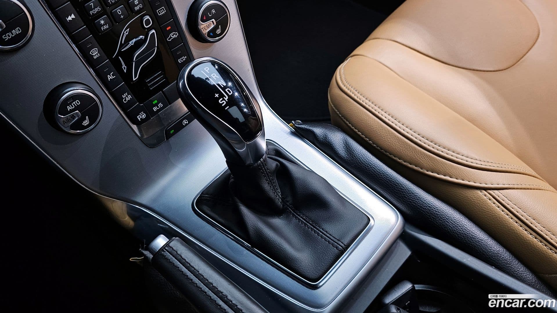 Main__Slider__Photo:V40 Volvo 2018.4-8
