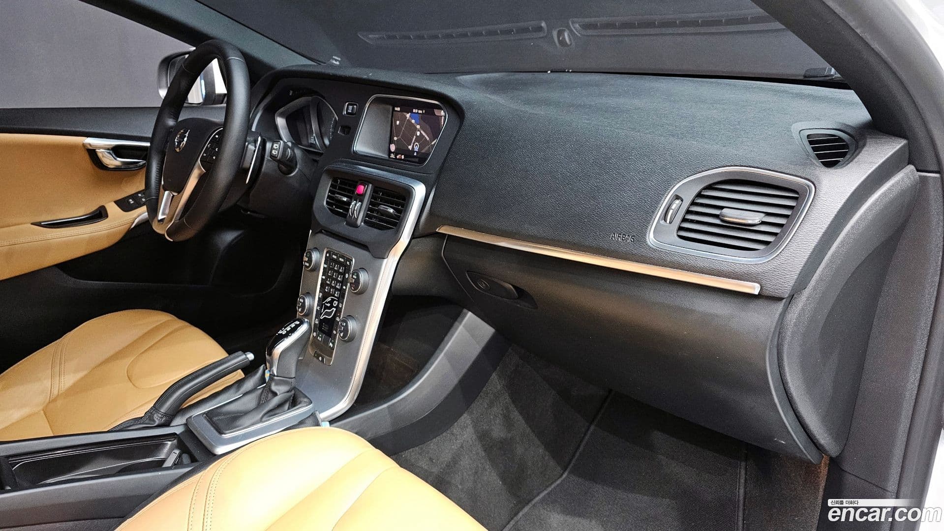 Main__Slider__Photo:V40 Volvo 2018.4-19