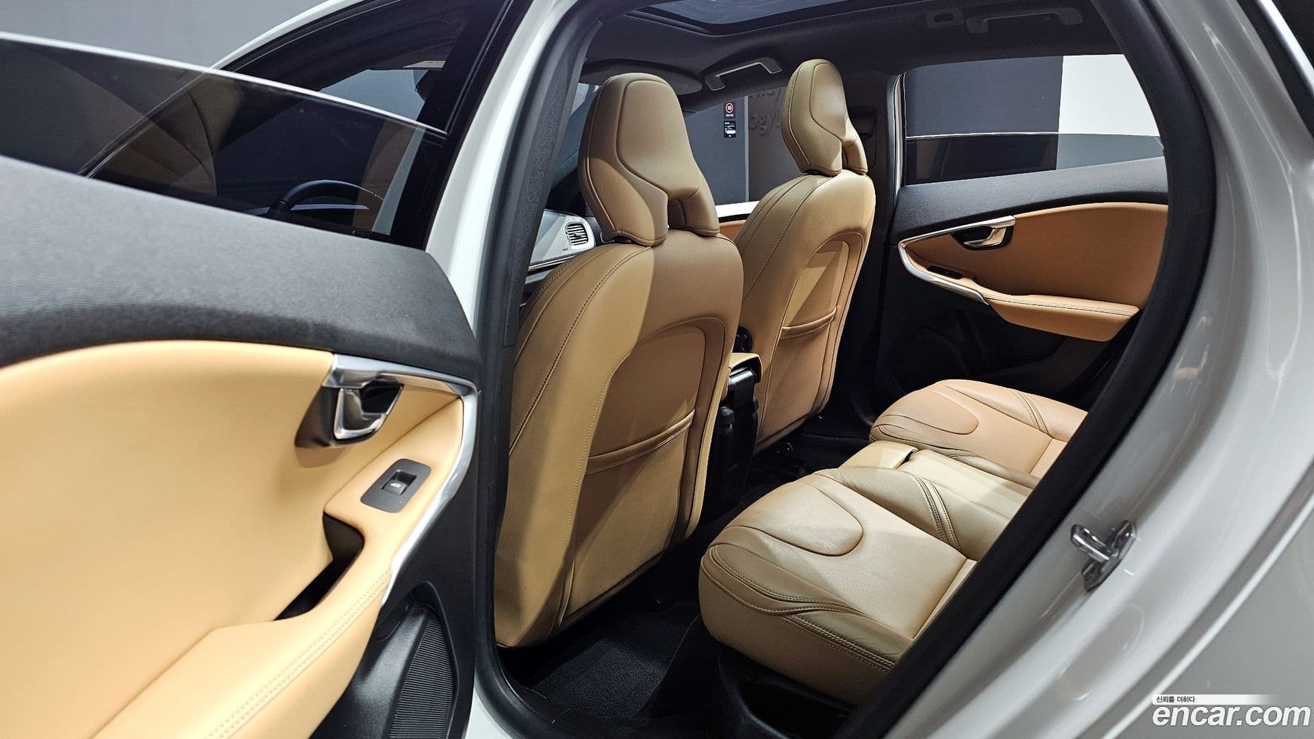 Main__Slider__Photo:V40 Volvo 2018.4-25
