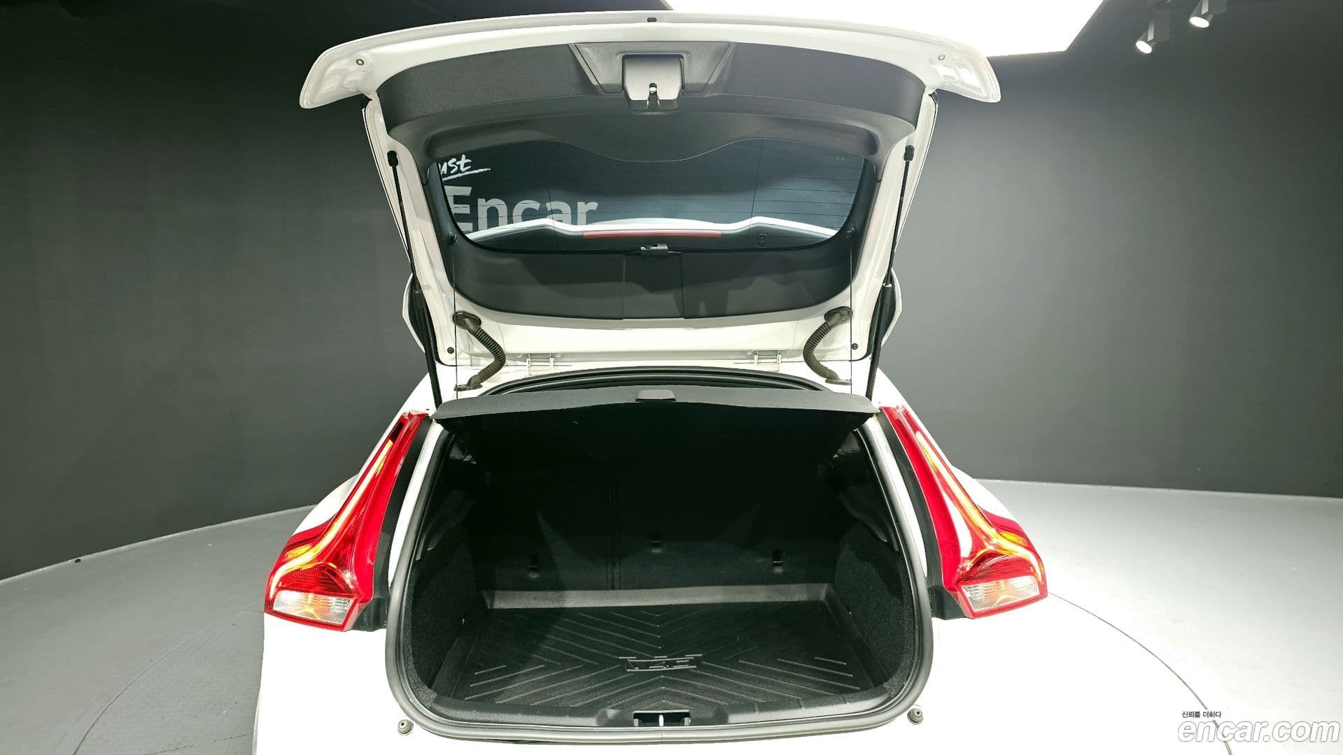 Main__Slider__Photo:V40 Volvo 2018.4-29
