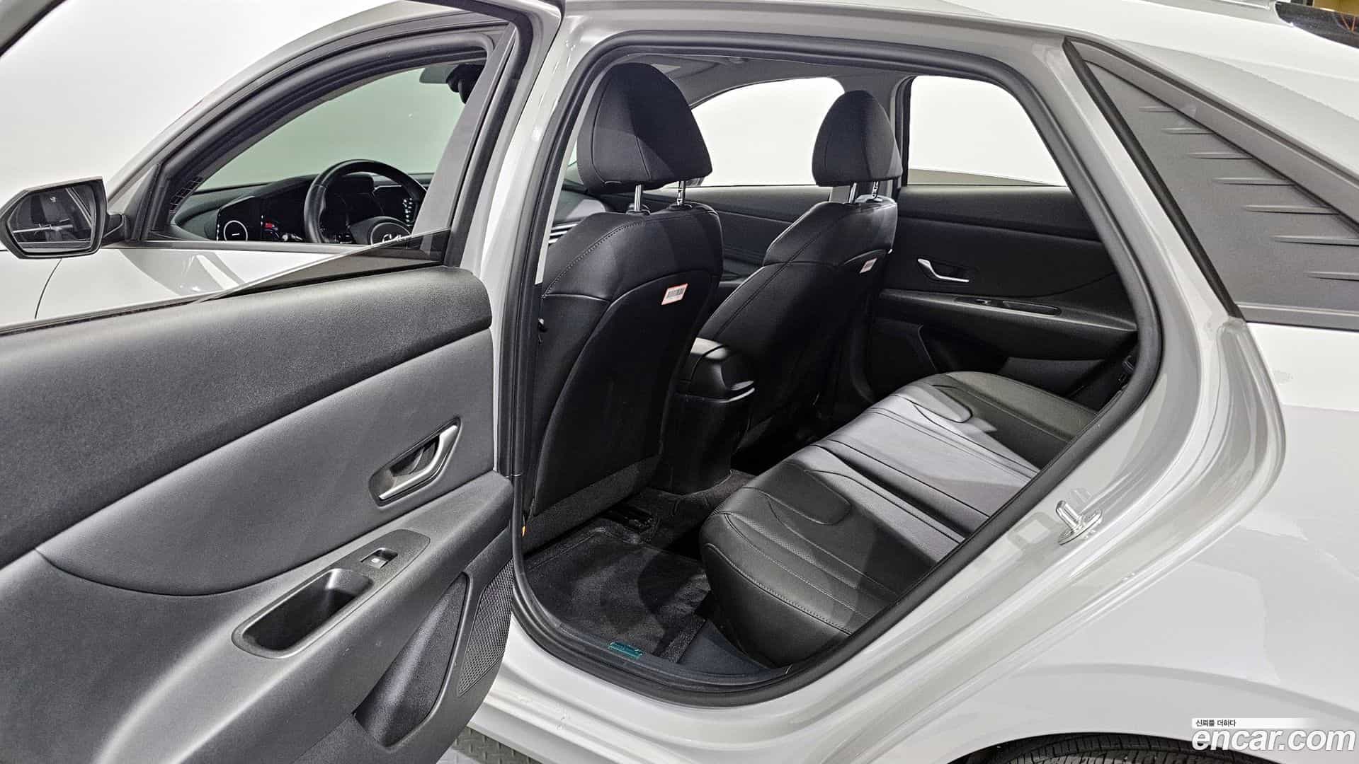 AVANTE Hyundai 2022.0-OPTION-015