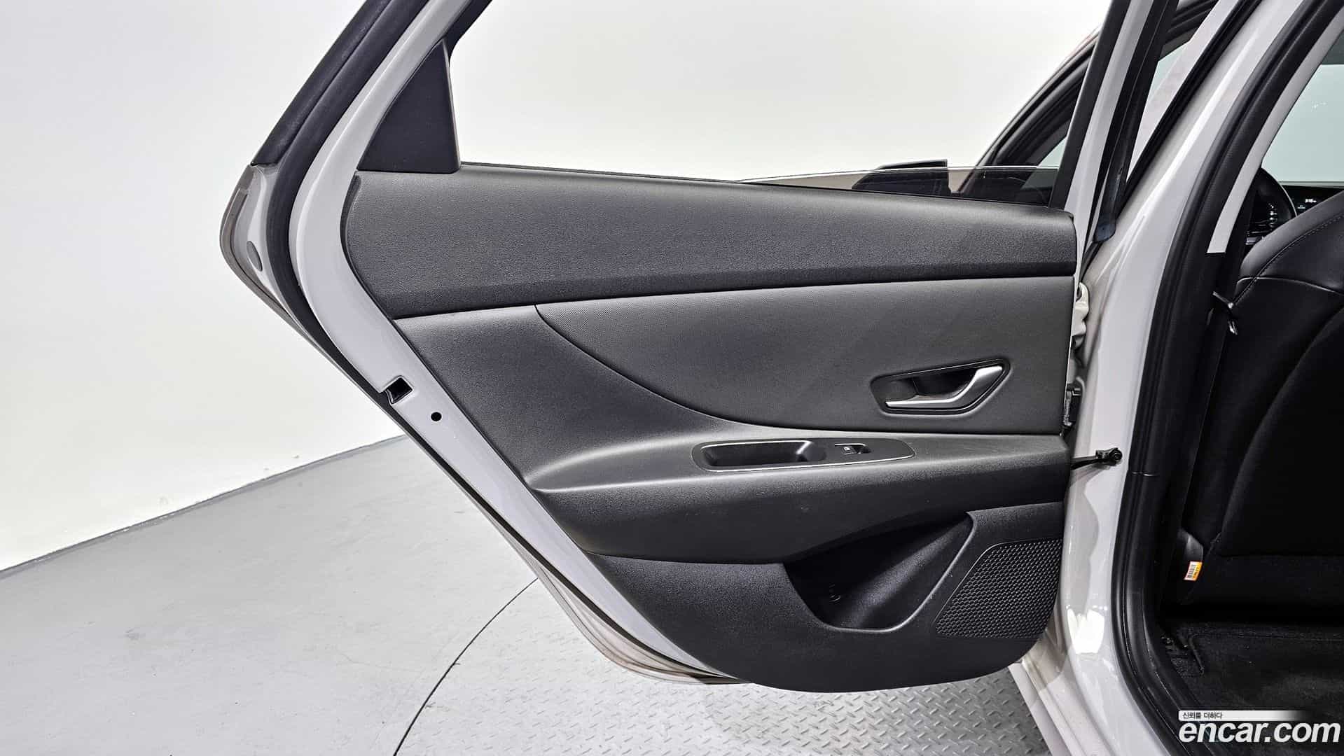 AVANTE Hyundai 2022.0-INNER-035