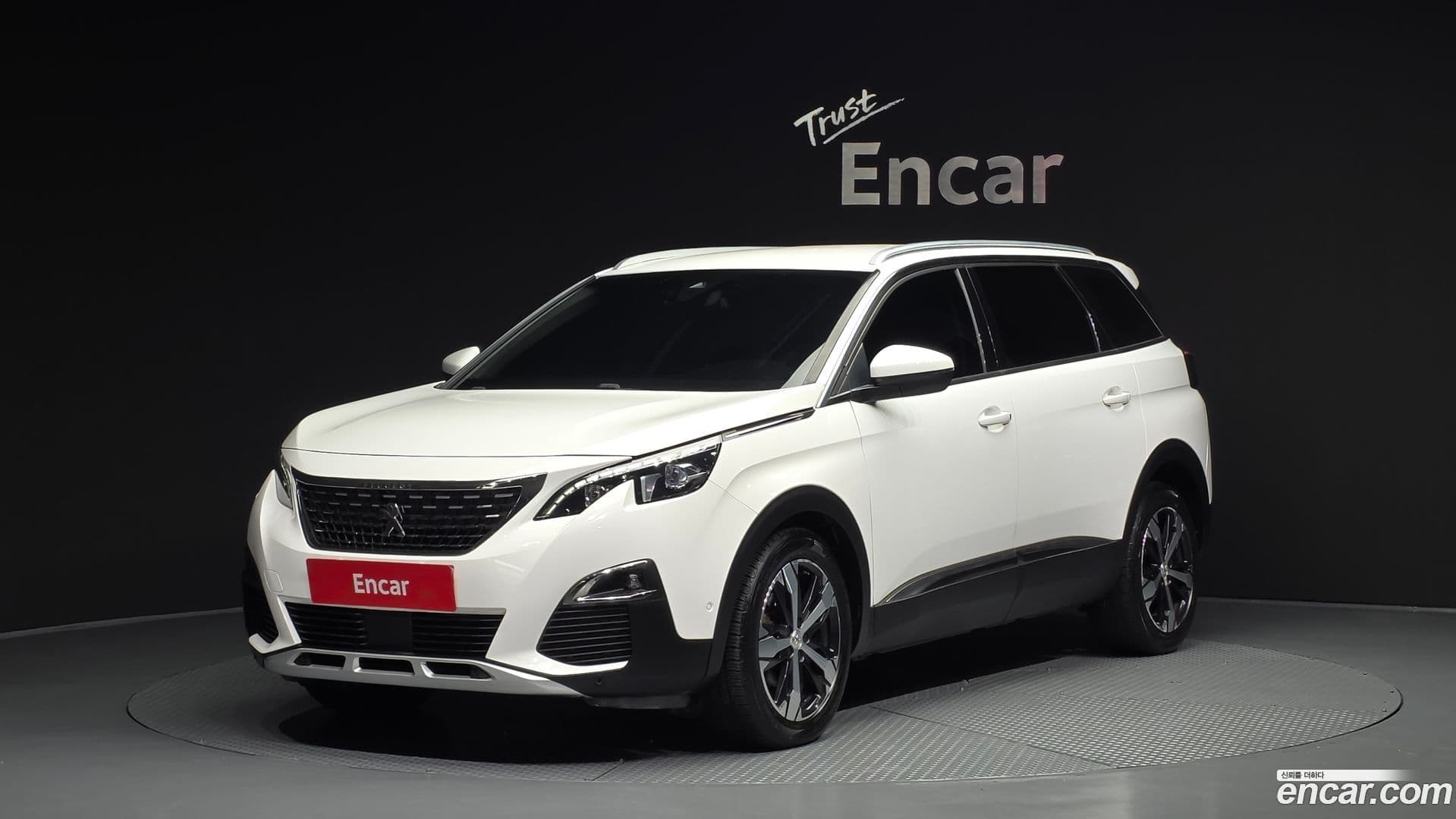 Main__Slider__Photo:5008 Peugeot 2018.7-0