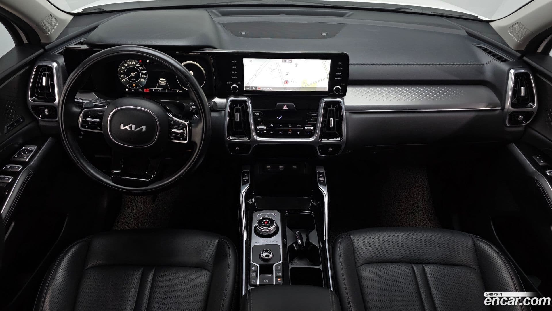 Main__Slider__Photo:Sorento Kia 2022.3-6