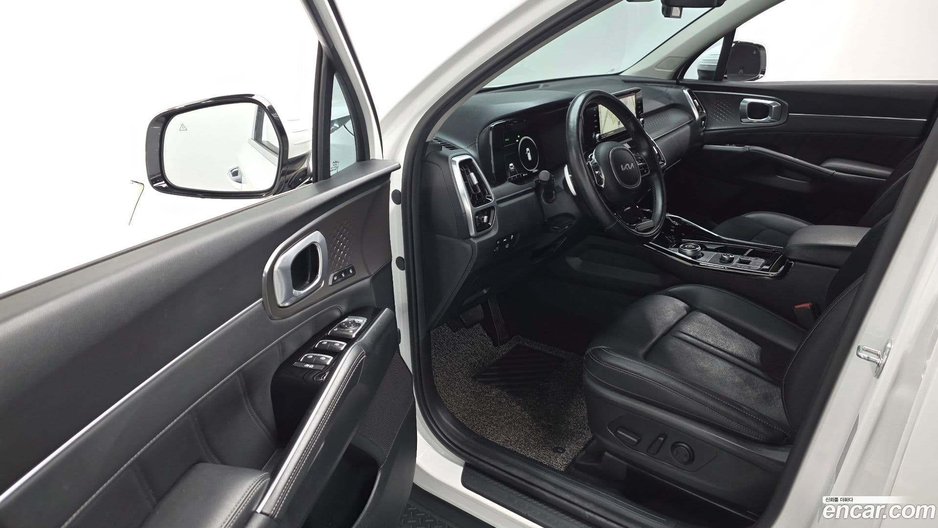 Main__Slider__Photo:Sorento Kia 2022.3-9