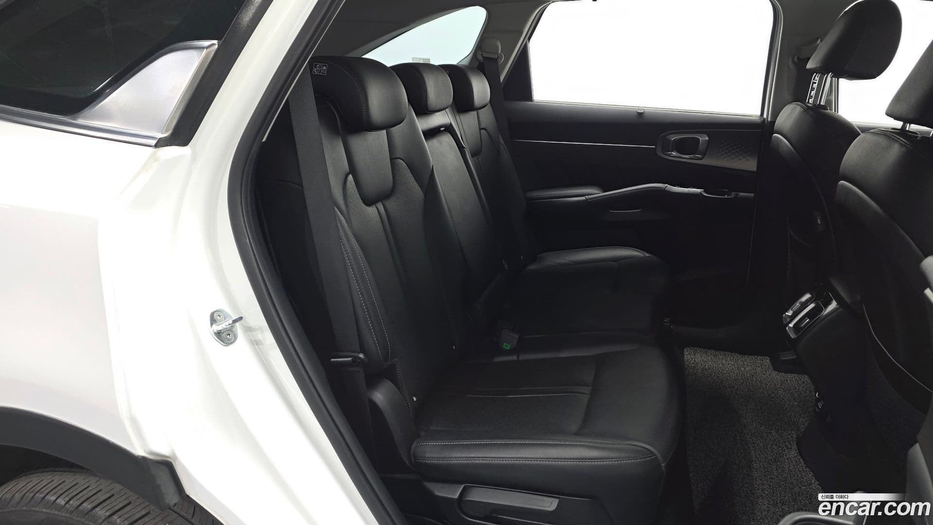 Main__Slider__Photo:Sorento Kia 2022.3-10