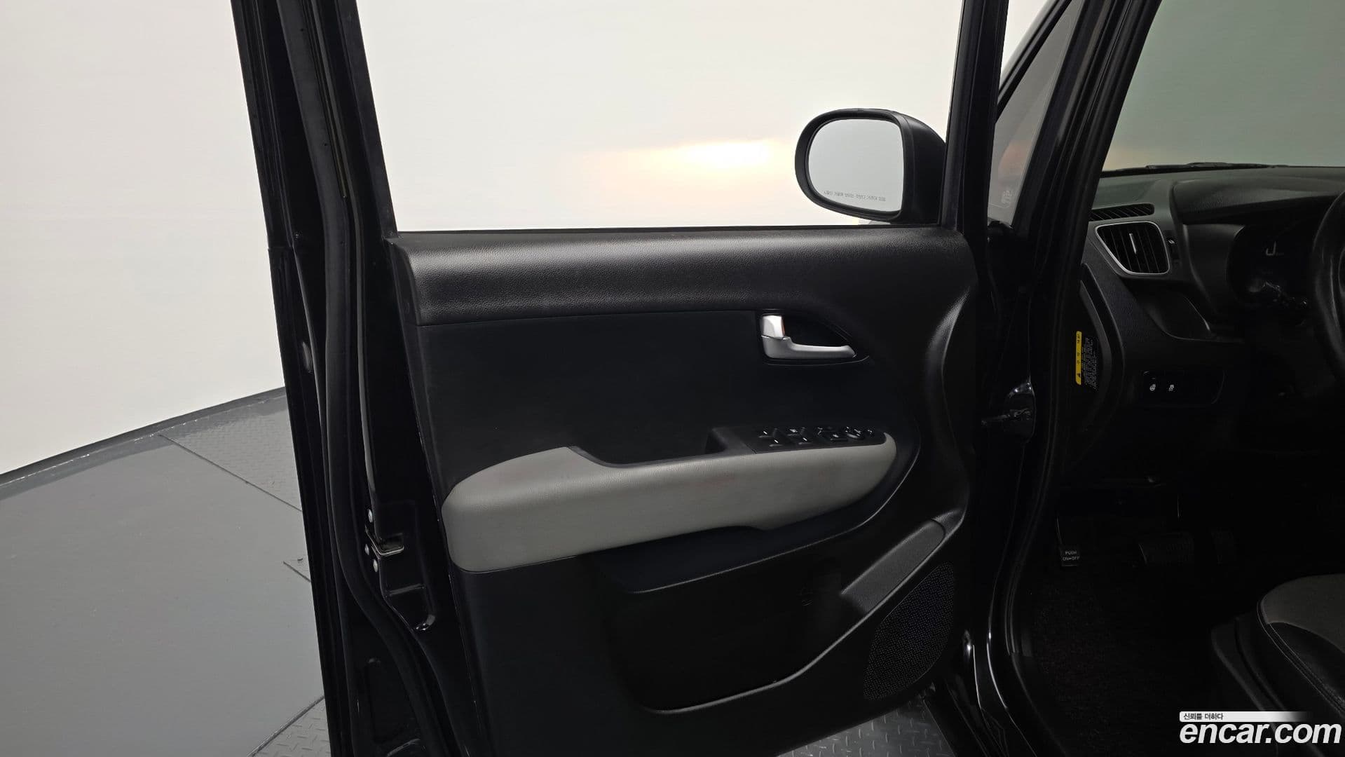 Main__Slider__Photo:RAY Kia 2022.1-23