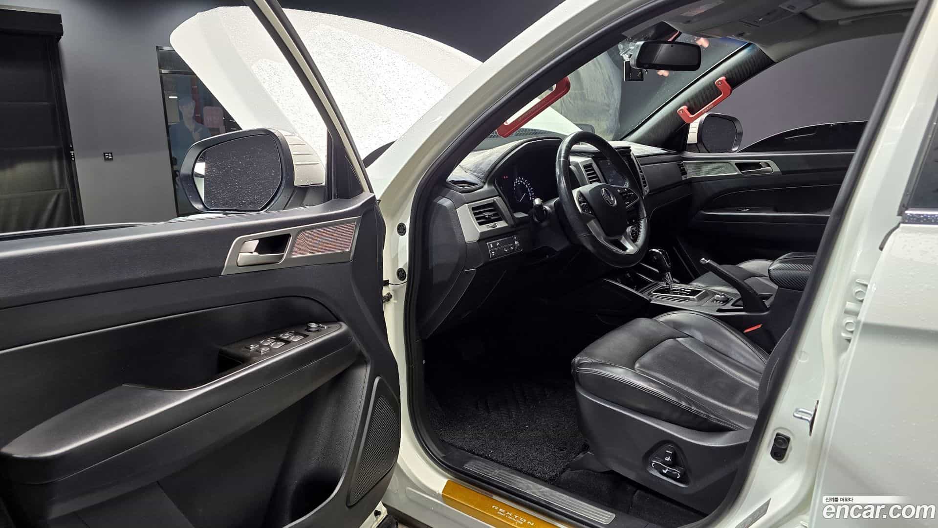 Rexton KG Mobility 2018.0-INNER-010