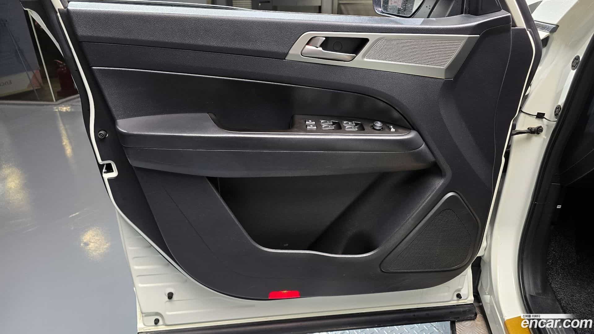 Rexton KG Mobility 2018.0-INNER-034