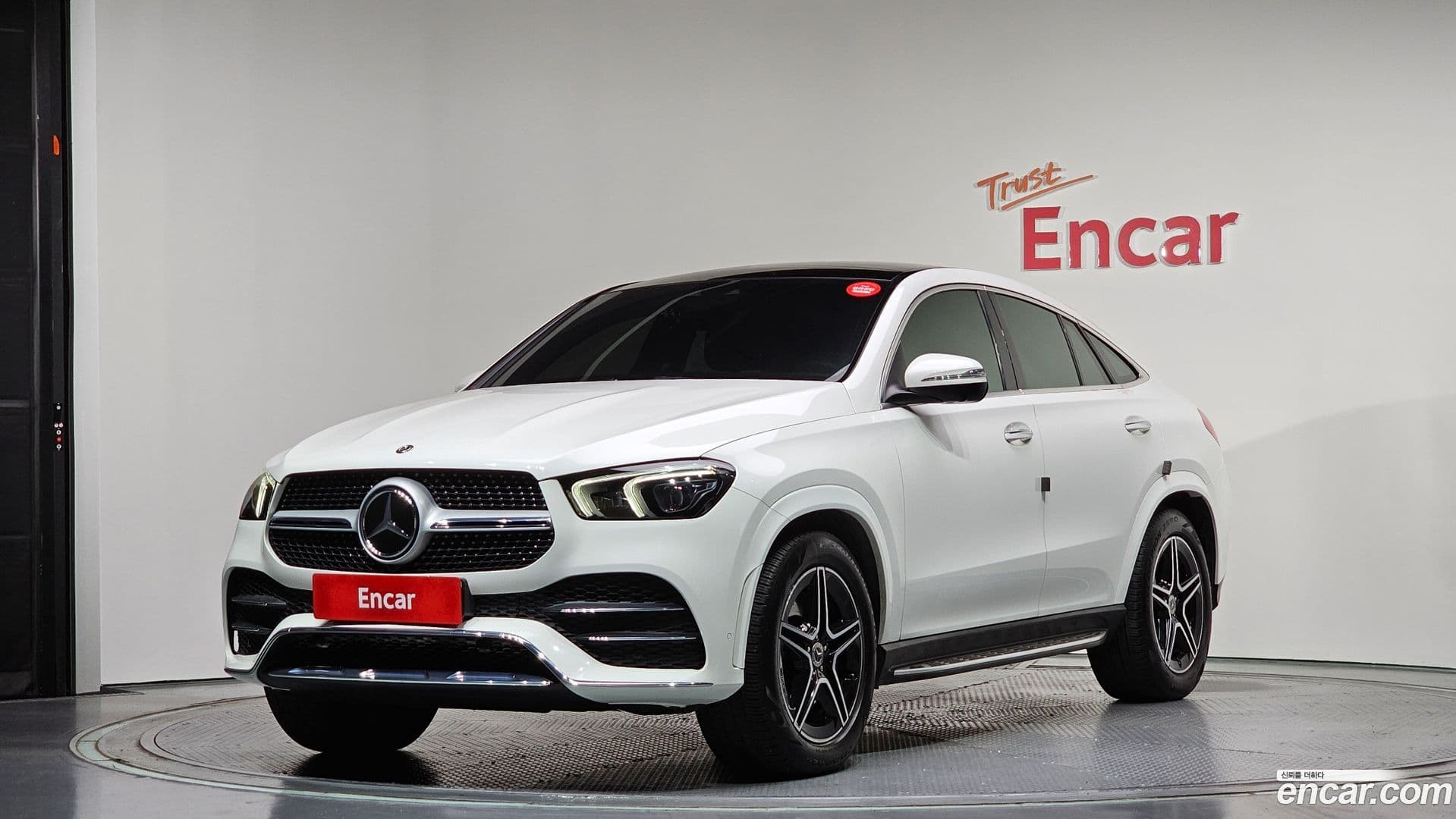Main__Slider__Photo:GLE-Class Mercedes-Benz 2021.1-0