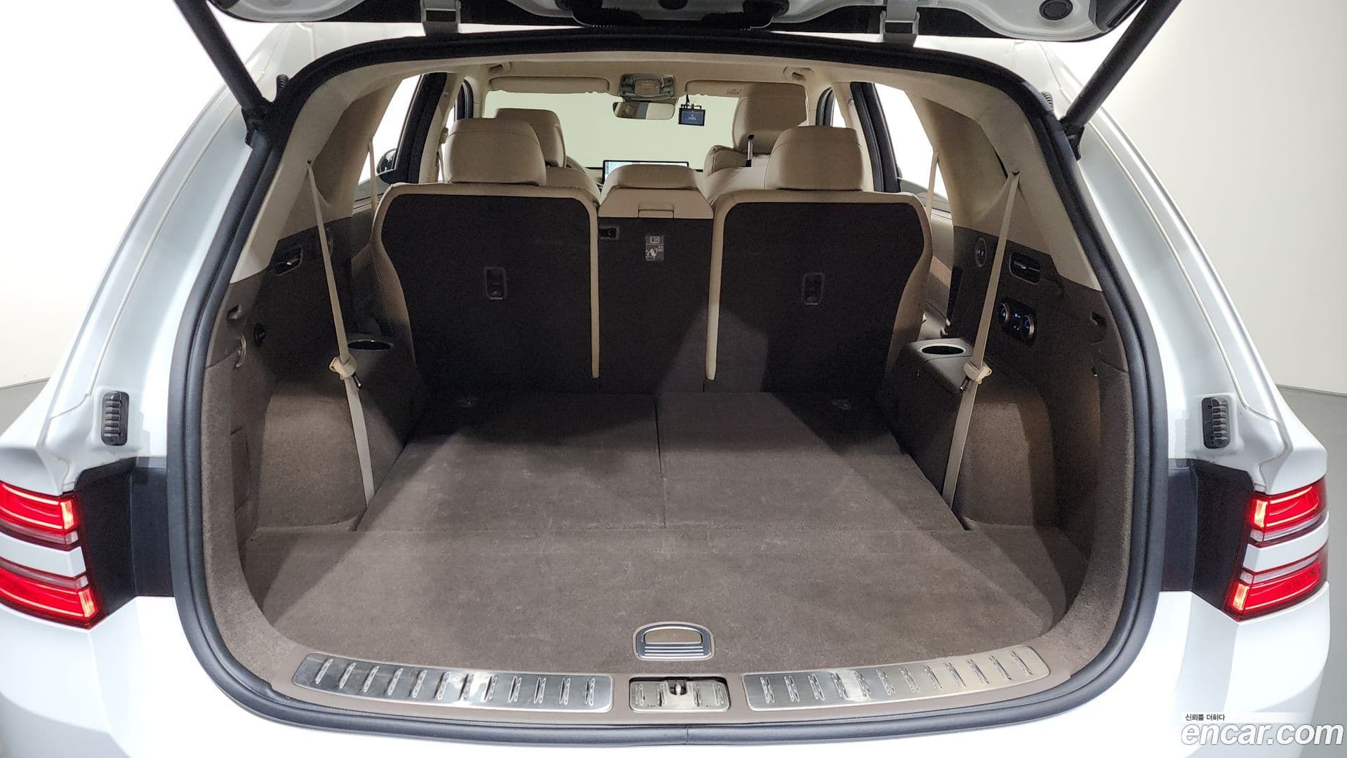 Main__Slider__Photo:GV80 Genesis 2020.5-17
