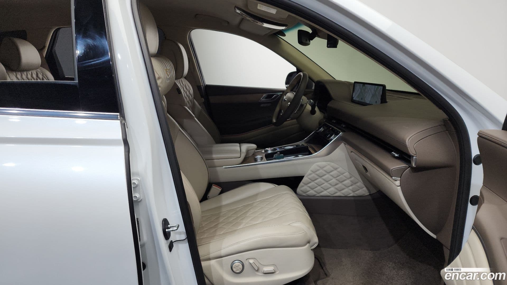Main__Slider__Photo:GV80 Genesis 2020.5-25
