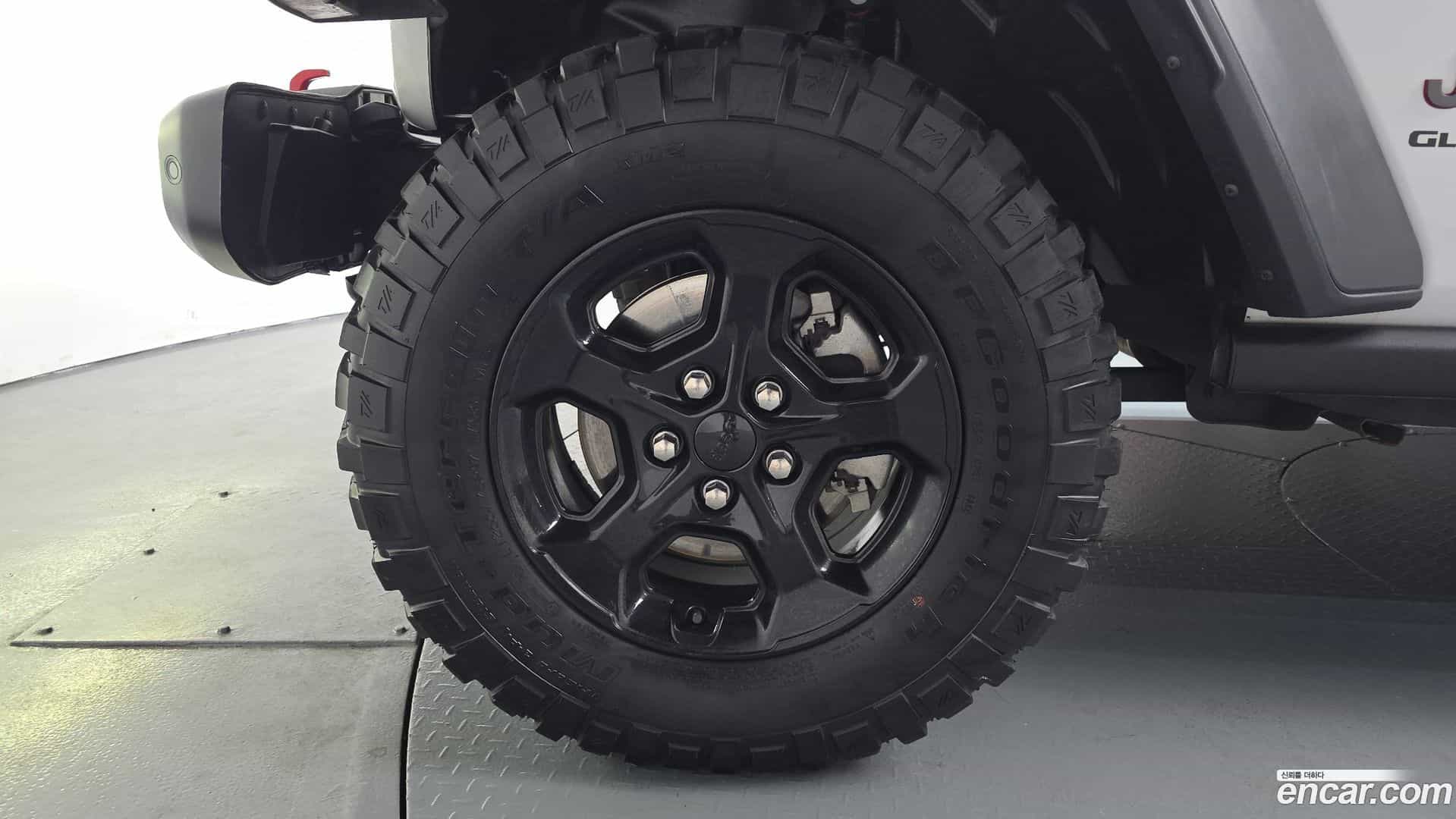 Gladiator Jeep 2023.11-OUTER-005