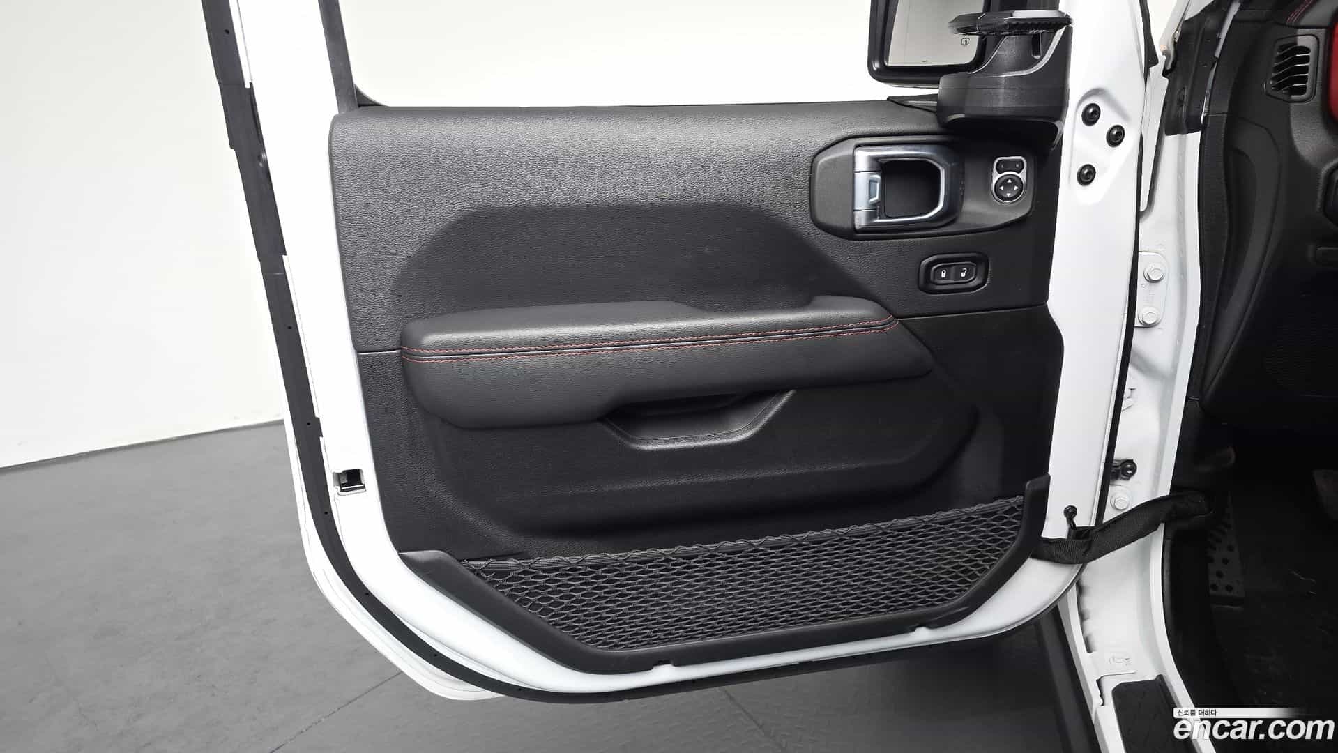 Gladiator Jeep 2023.11-INNER-034