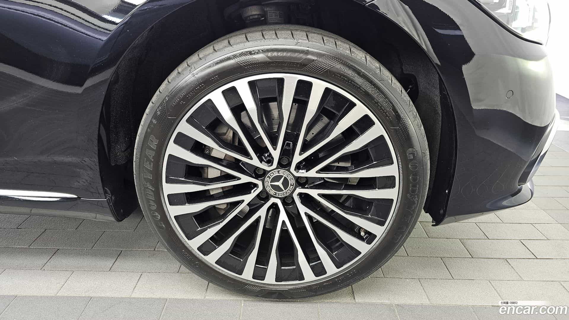 S-Class Mercedes-Benz 2022.8-OUTER-031