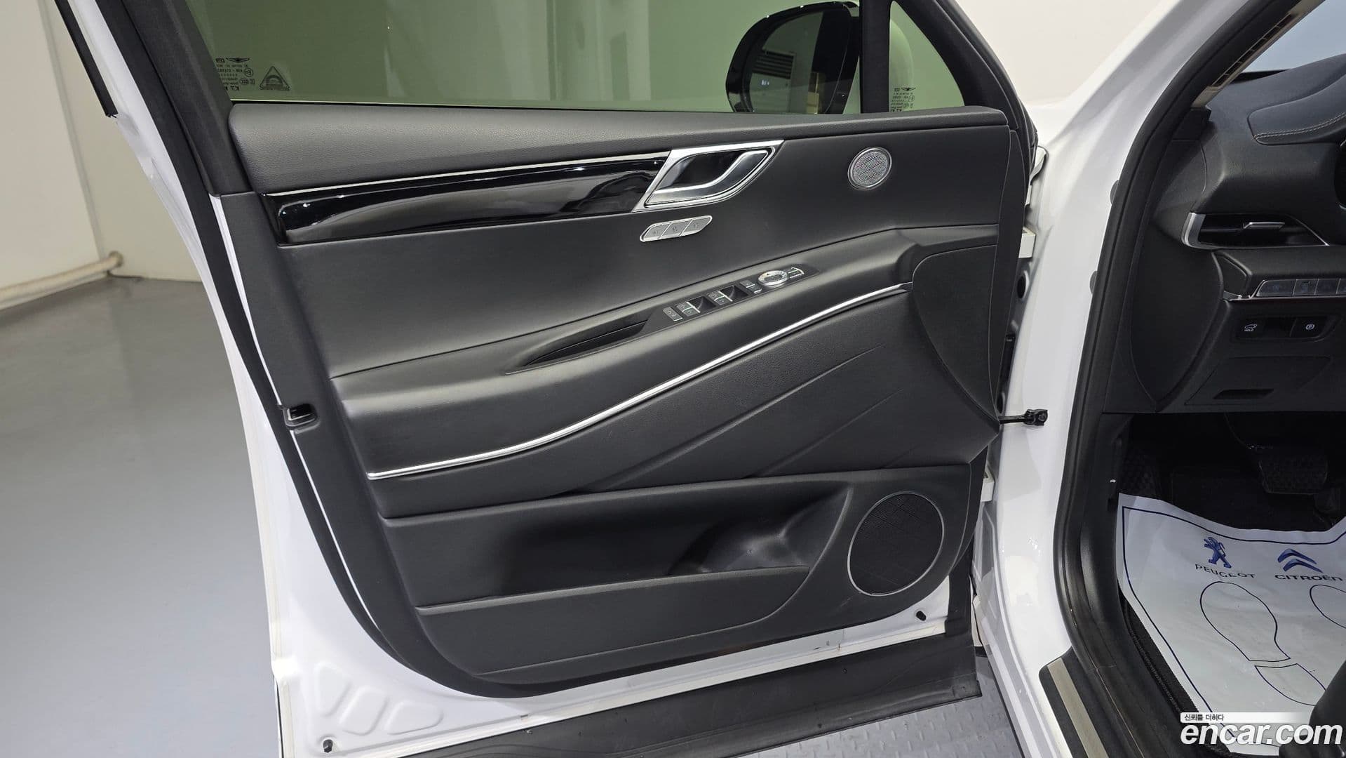 Main__Slider__Photo:GV80 Genesis 2020.8-23