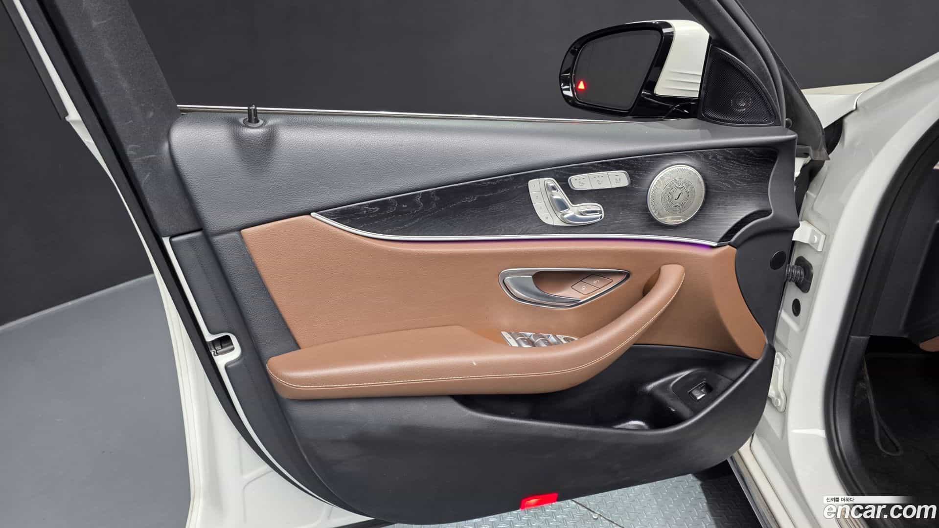 E-Class Mercedes-Benz 2017.1-INNER-034