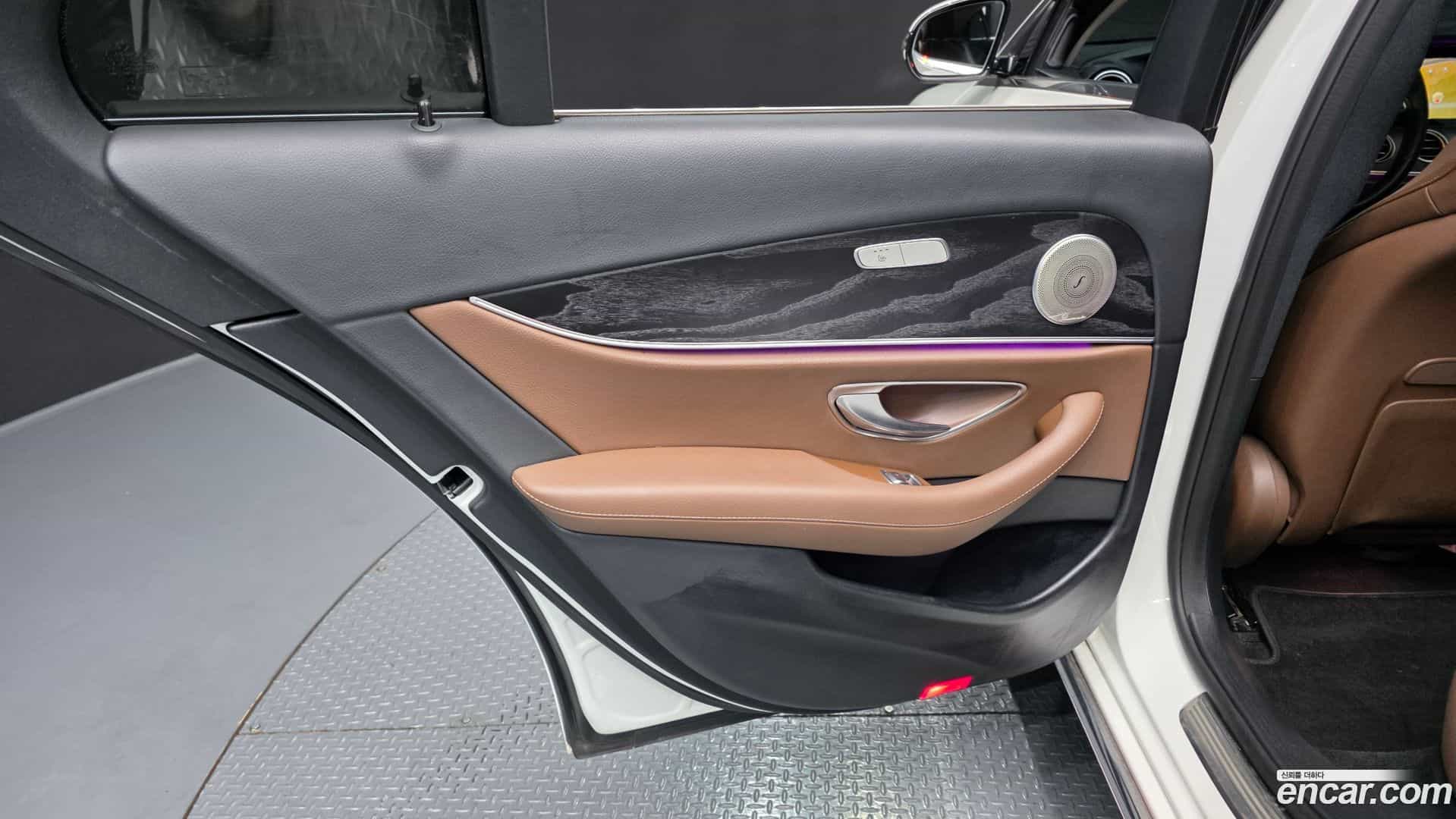 E-Class Mercedes-Benz 2017.1-INNER-035