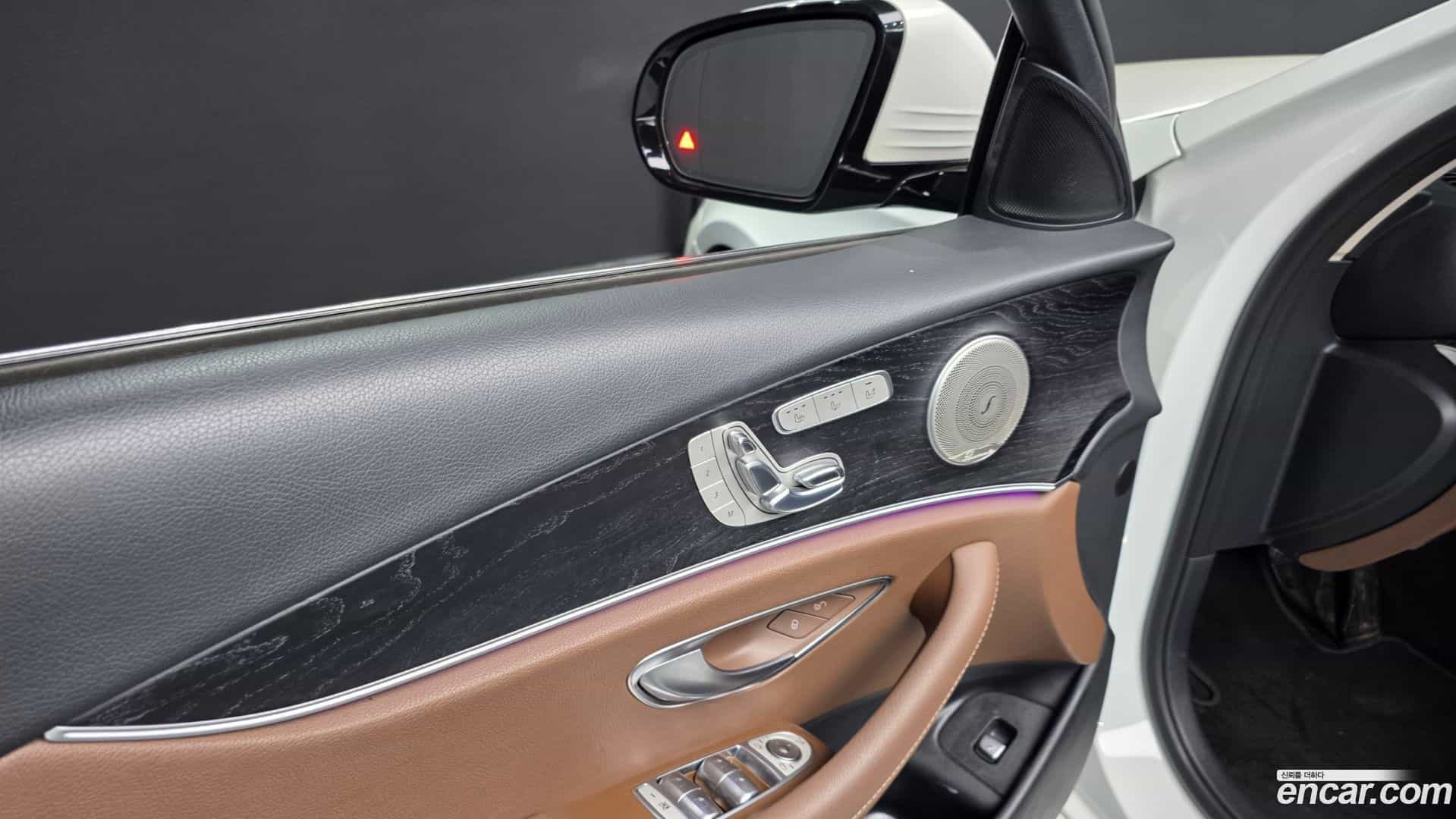 E-Class Mercedes-Benz 2017.1-OPTION-049