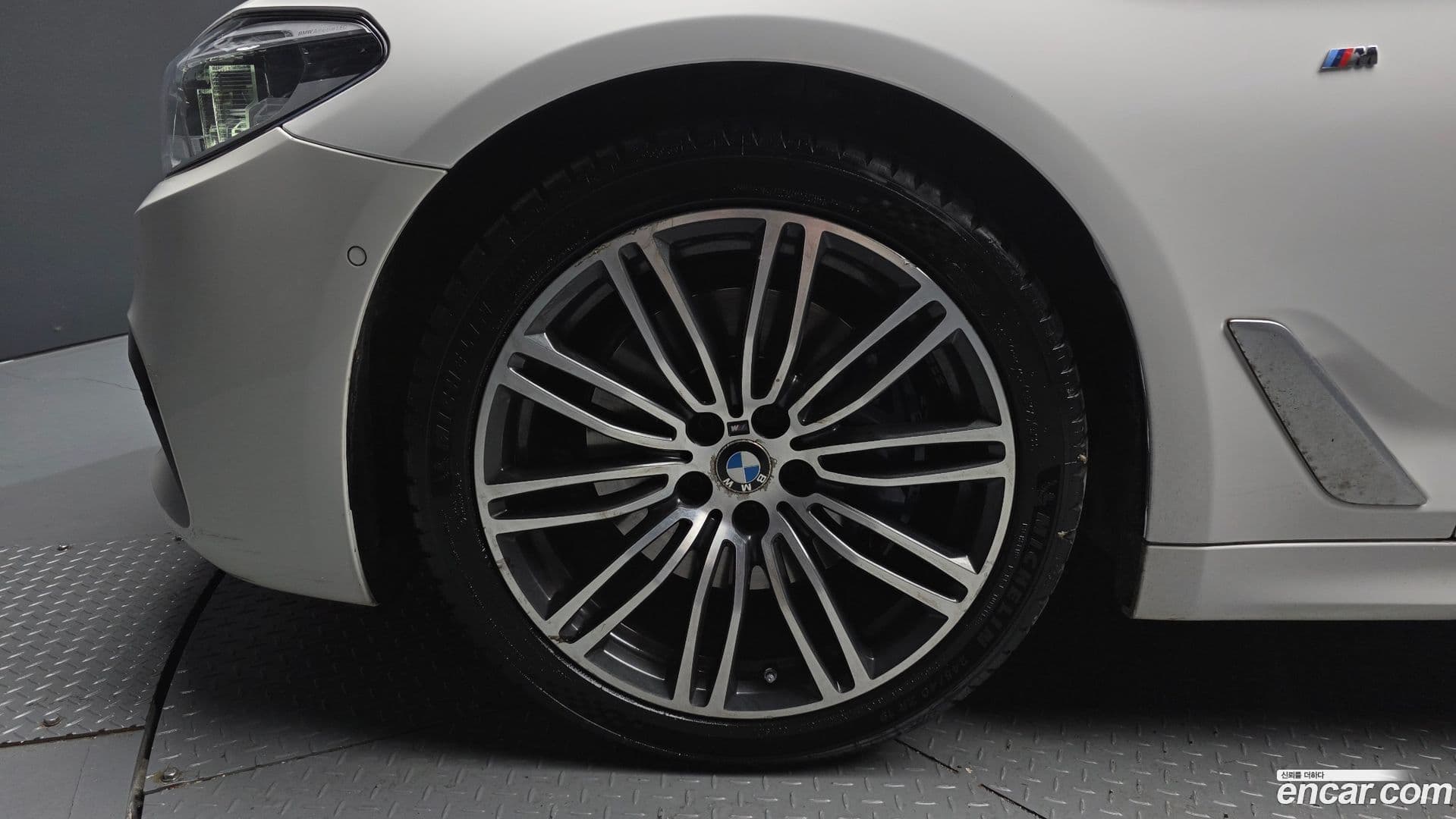 Main__Slider__Photo:5-Series BMW 2018.6-4